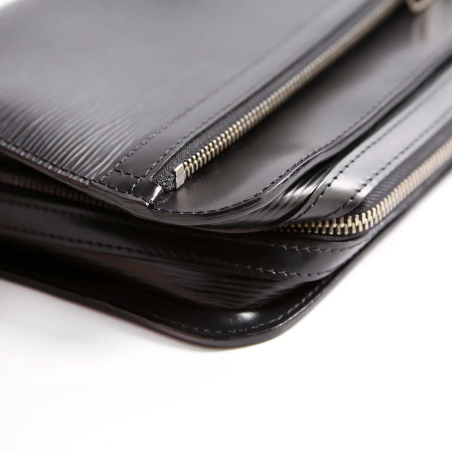 Hoche Zip Wristlet Epi Black - Image 8