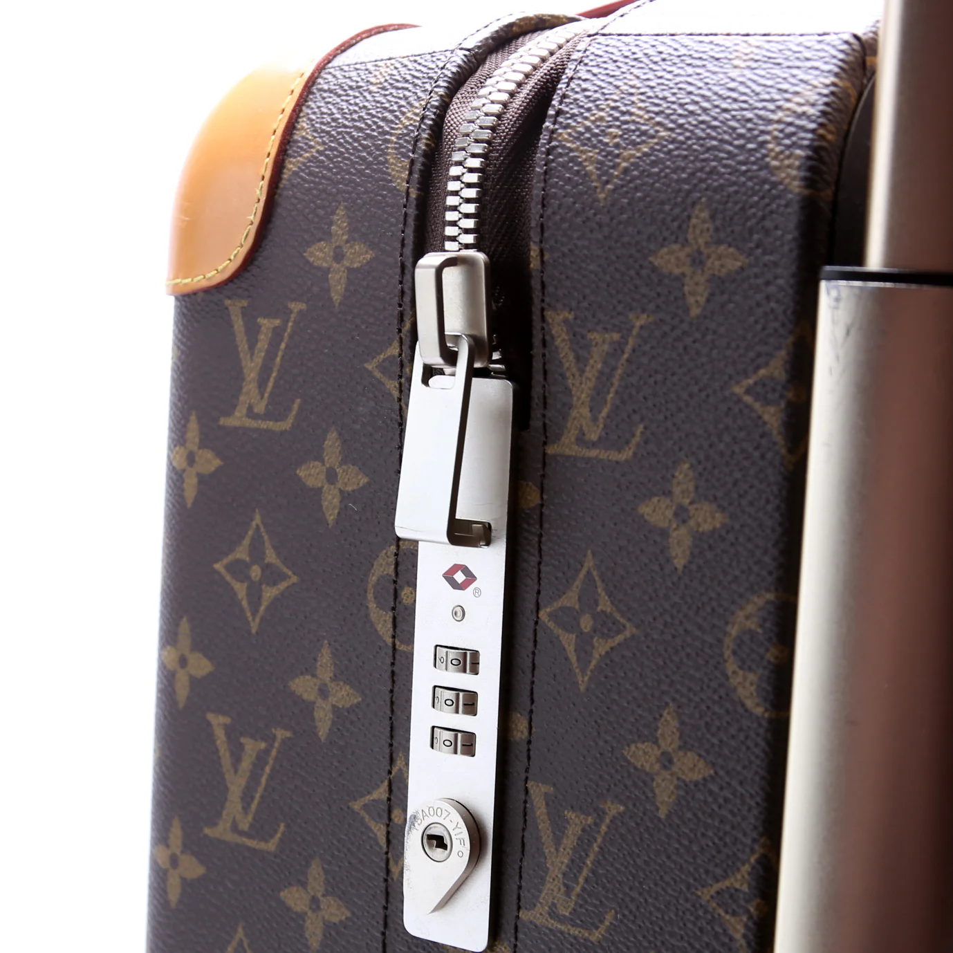 Horizon 50 Monogram - Image 13