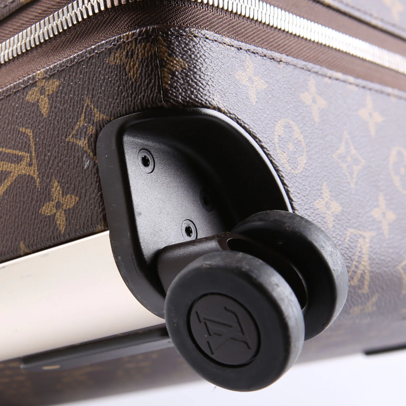 Horizon 50 Monogram - Image 7