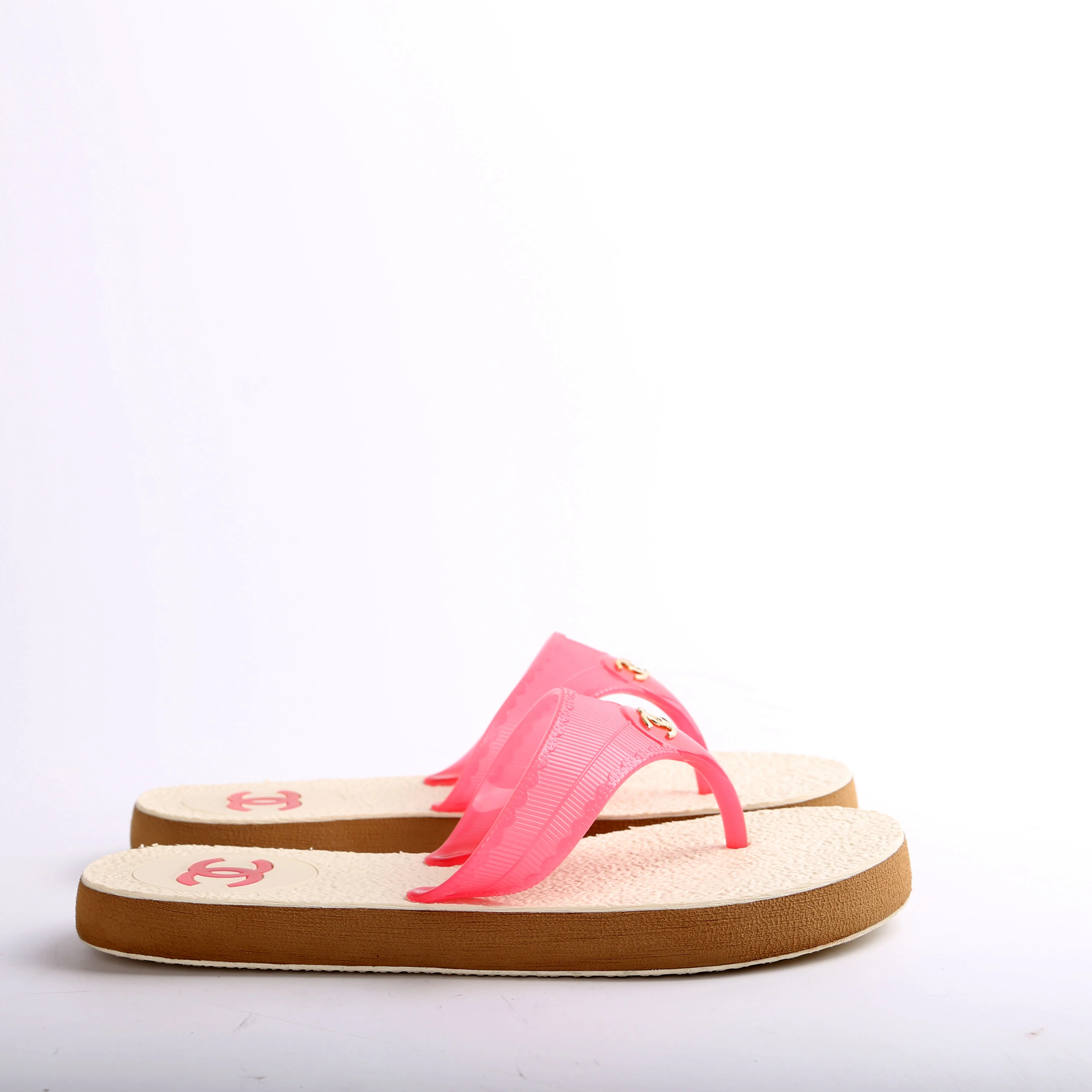 Interlocking CC Flip Flops Size 38 - Image 4