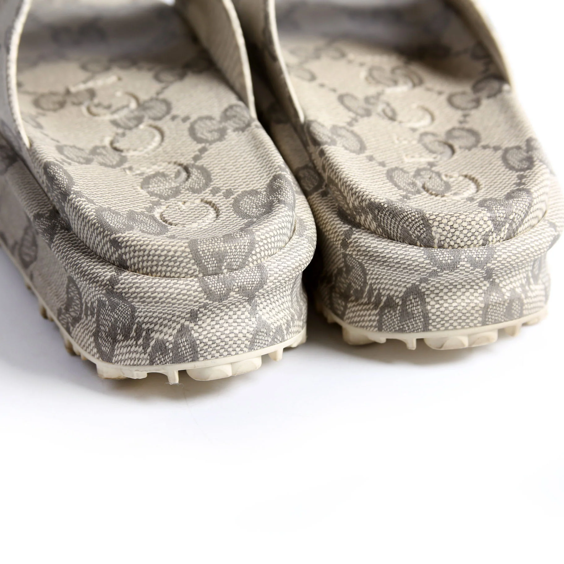 Interlocking G Rubber Platform Slides Size 38 - Image 10