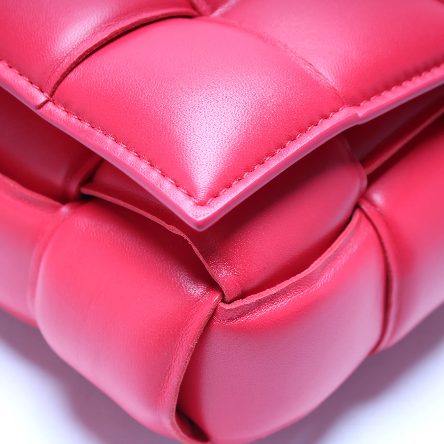 Intrecciato Padded Cassette Bag - Image 5