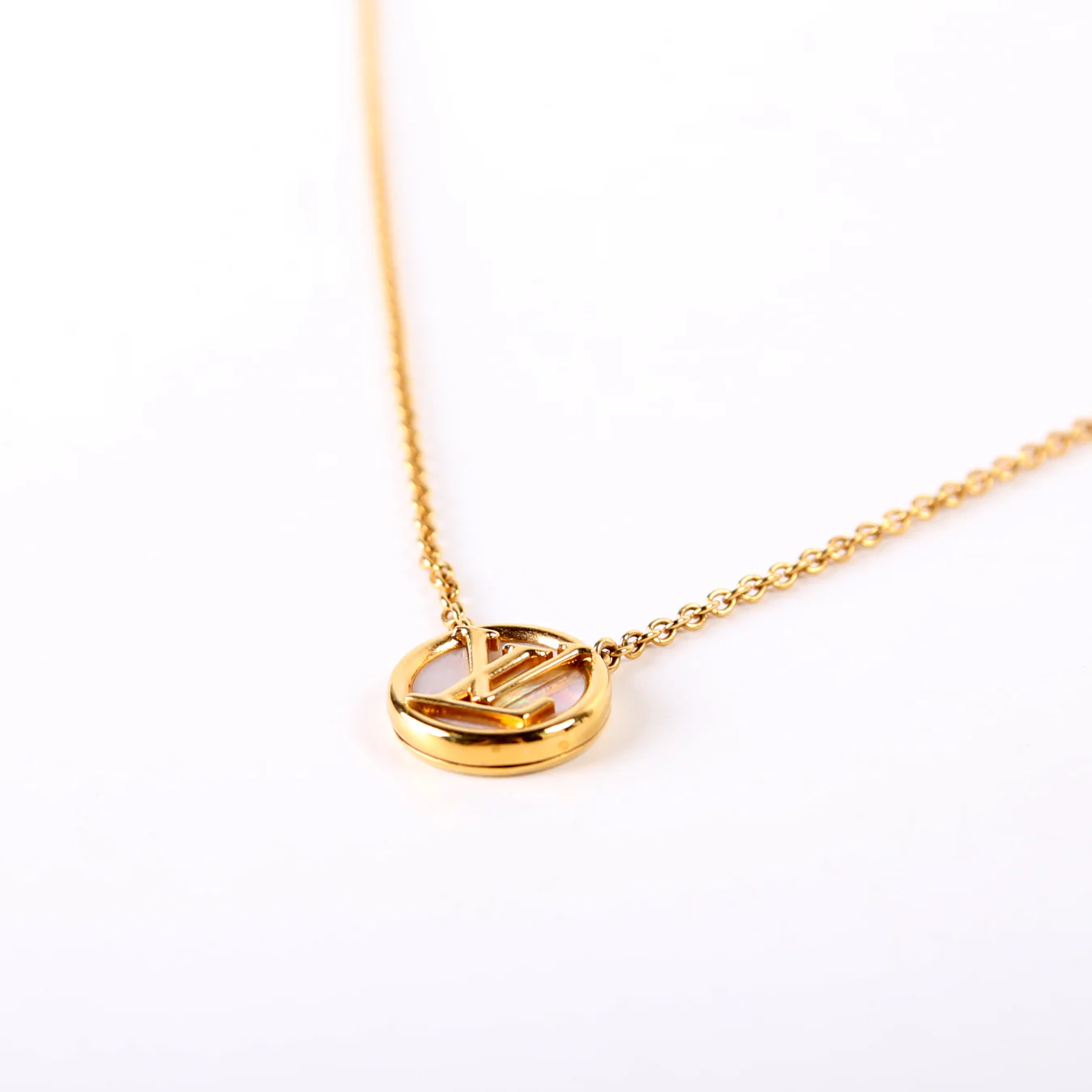 L To V Pearlfection Mother Of Pearl Pendant Necklace - Image 4