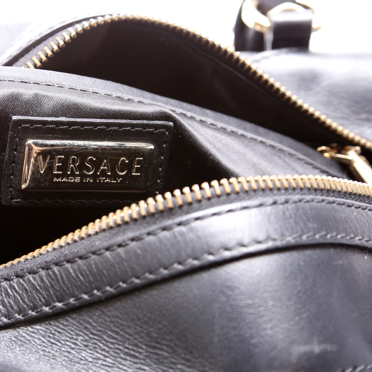 La Medusa Greca Embossed Leather Top Handle Bag - Image 9
