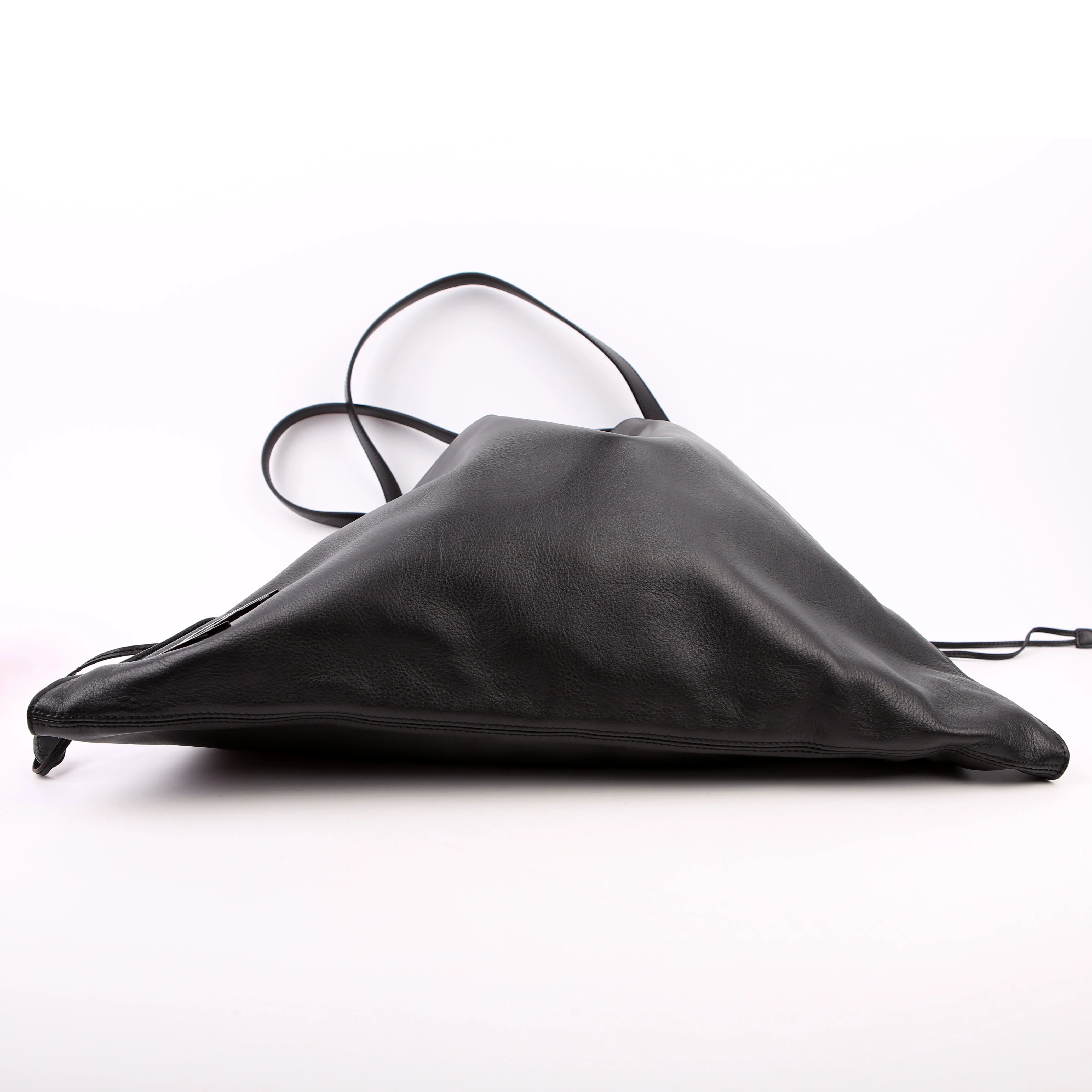Le 54 Drawstring Tote Black - Image 4