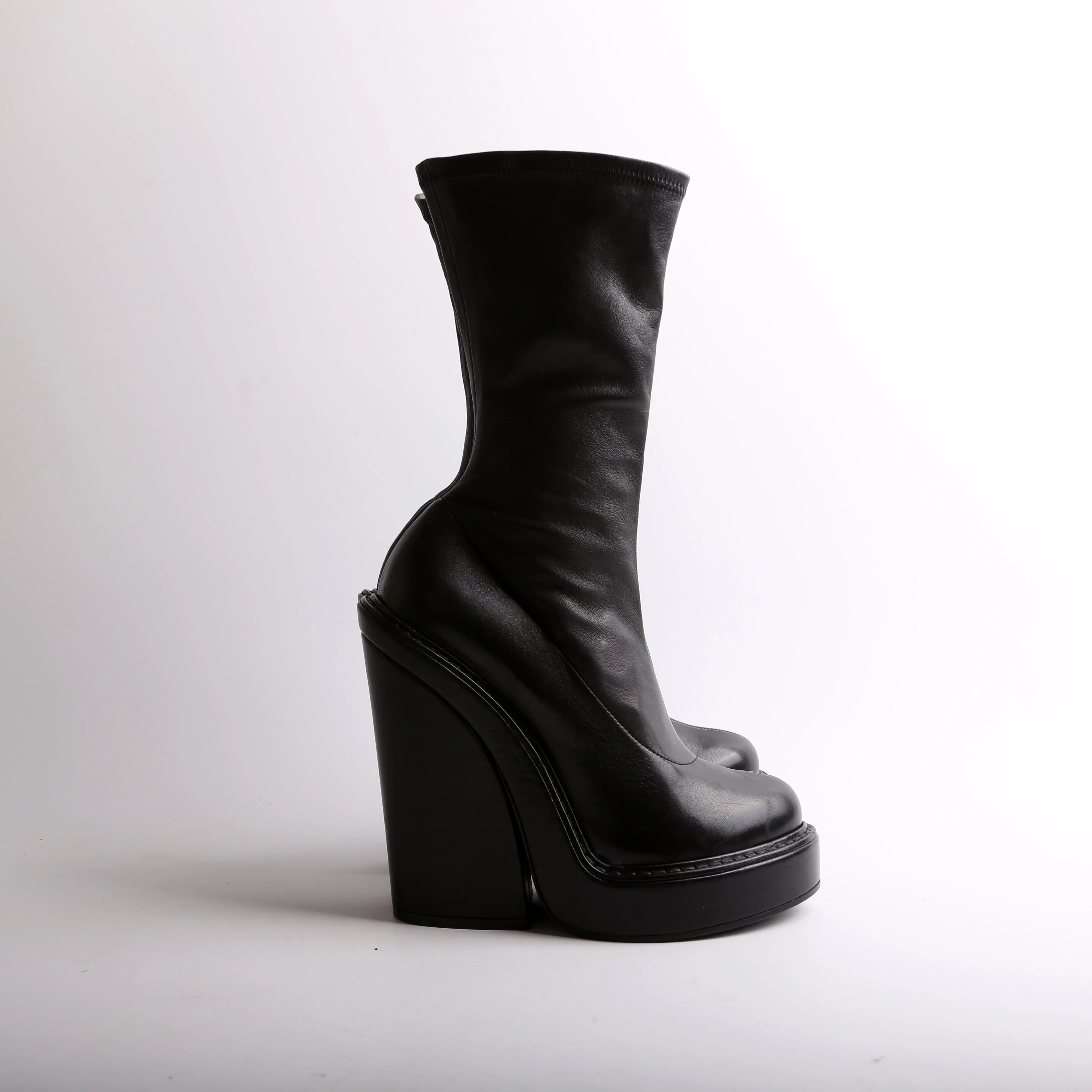 Leather Zip Up Boots Size 37.5 - Image 3