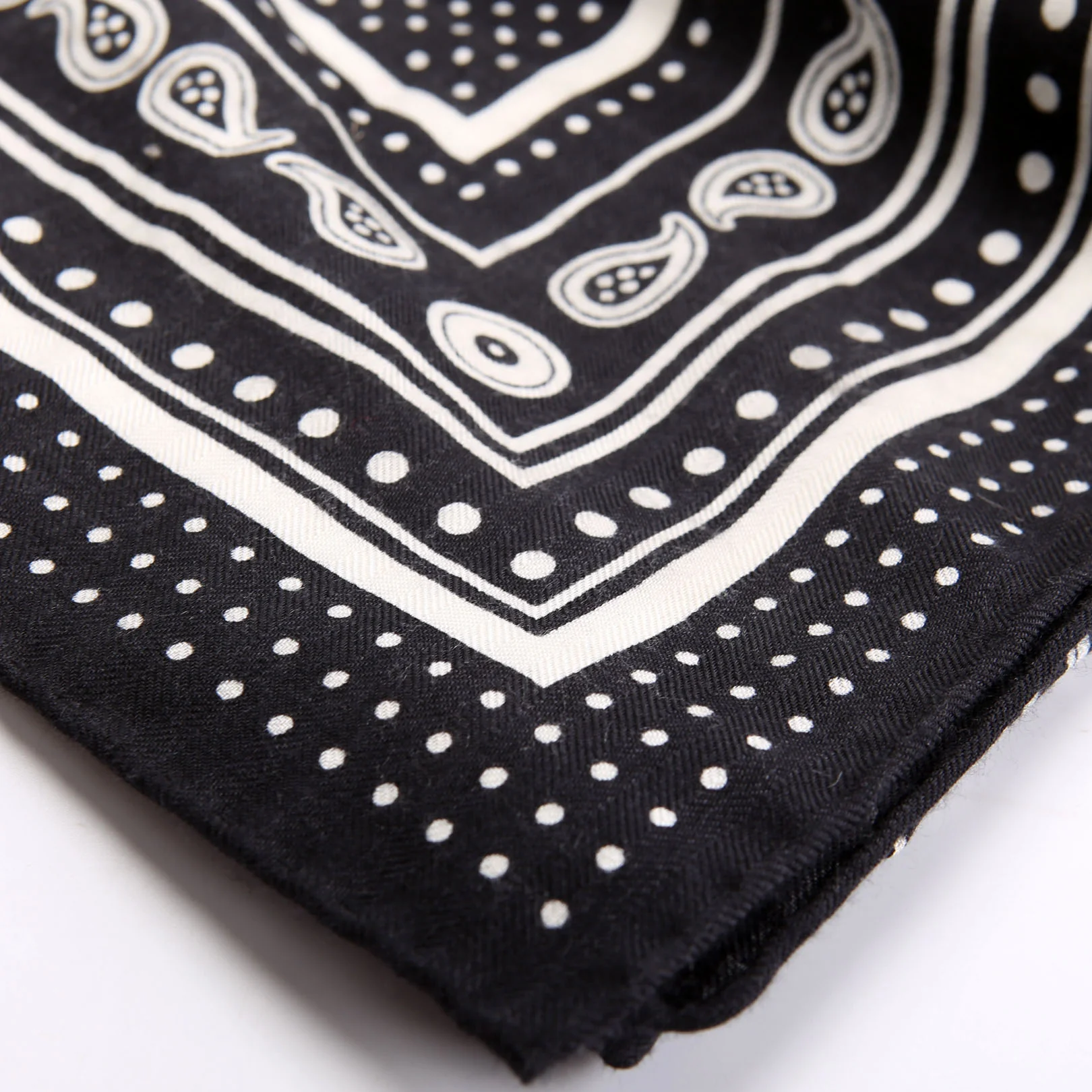 Les Cles Bandana Cashmere 140 Scarf Black/White - Image 4