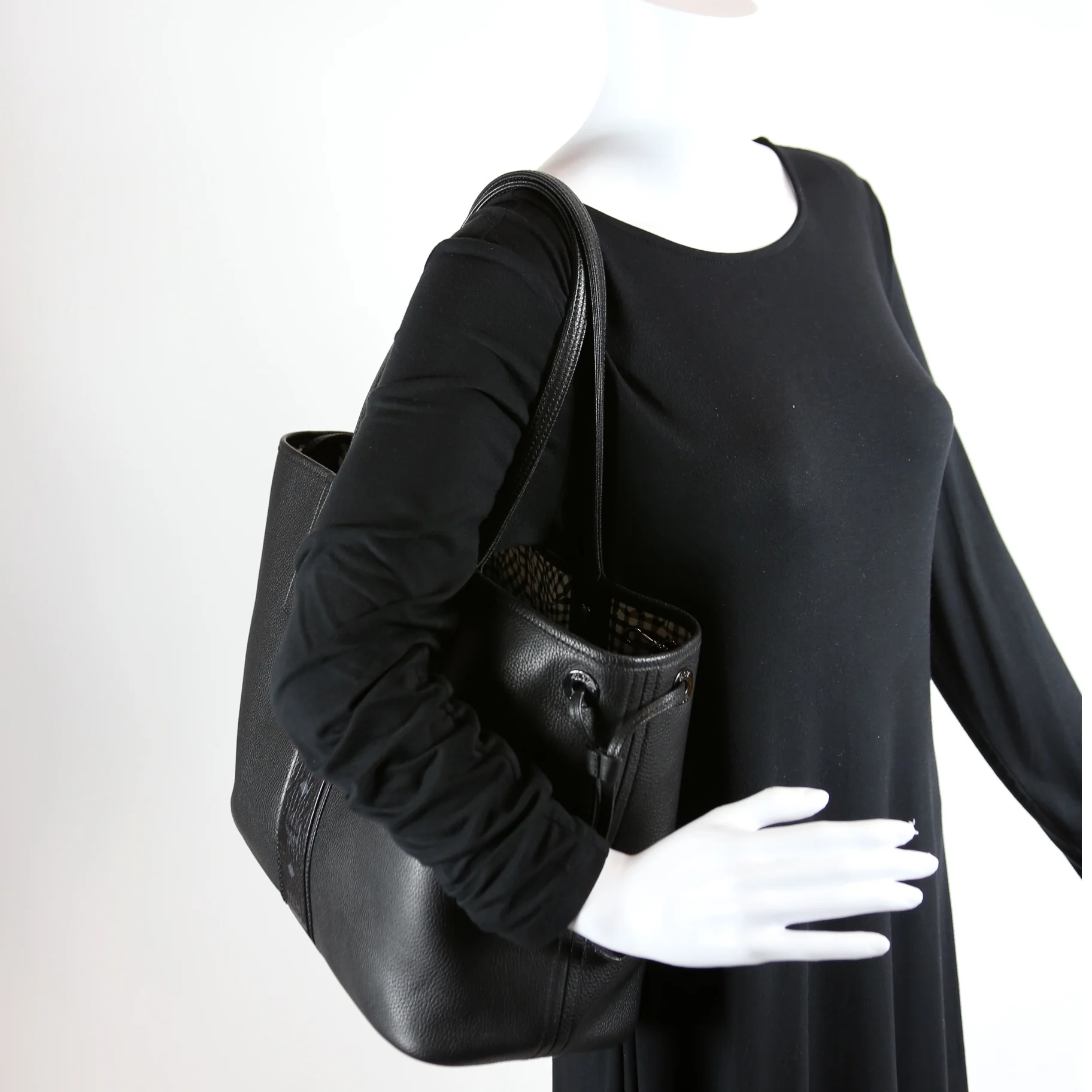 Liz Leather Tote Reversible With Pouch Medium - Image 13