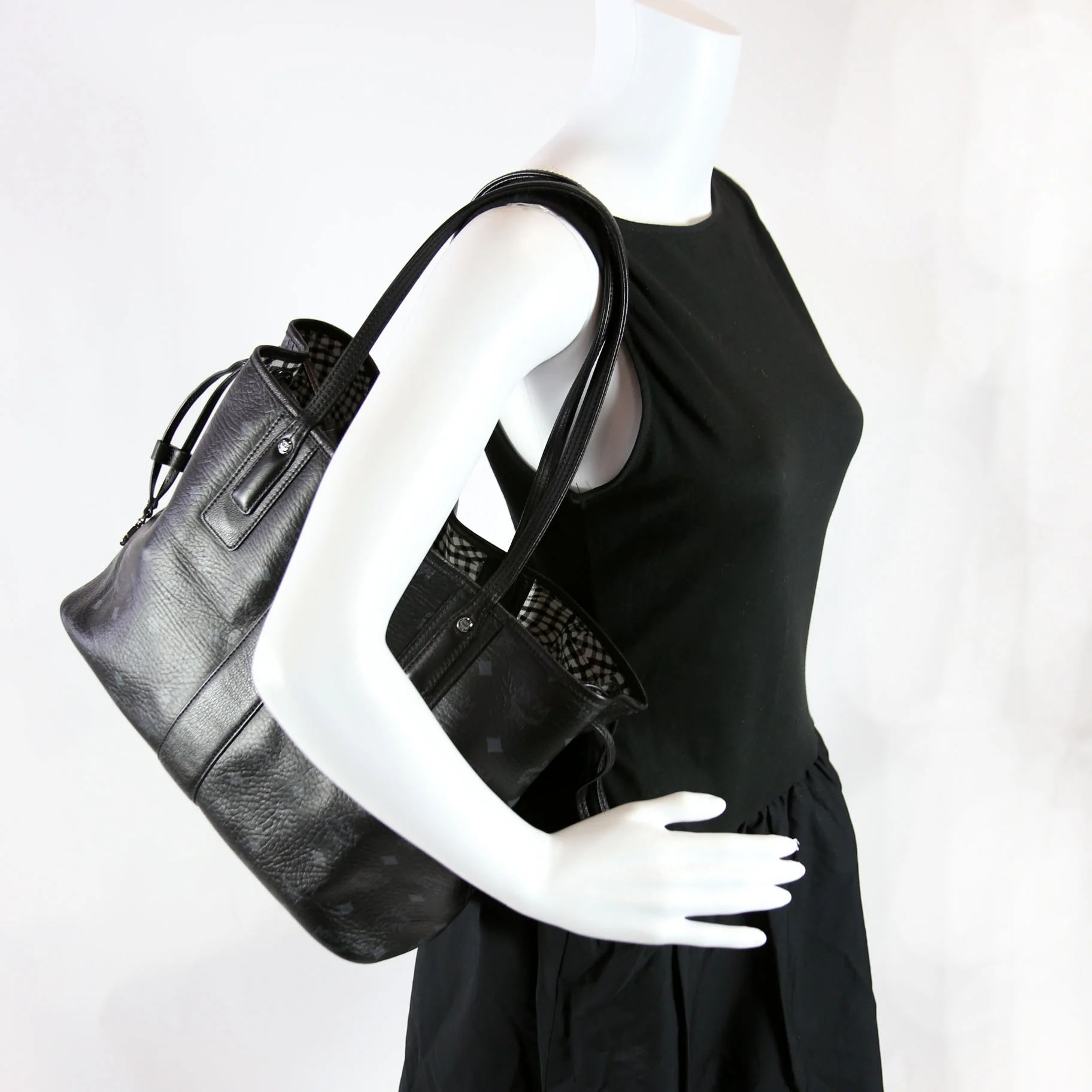 Liz Tote Reverse With Pouch Medium Black - Image 9