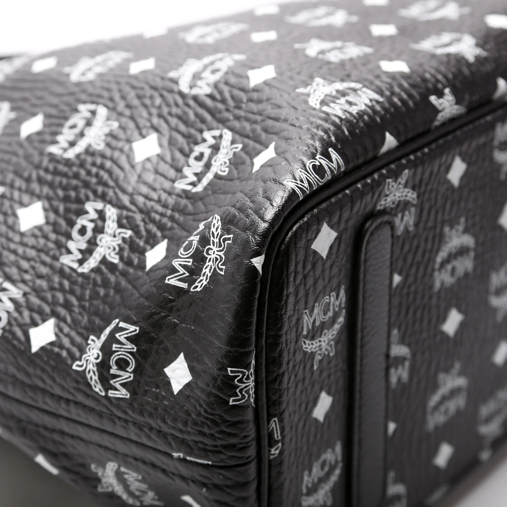 Liz Tote Reversible with Pouch Medium Black - Image 5