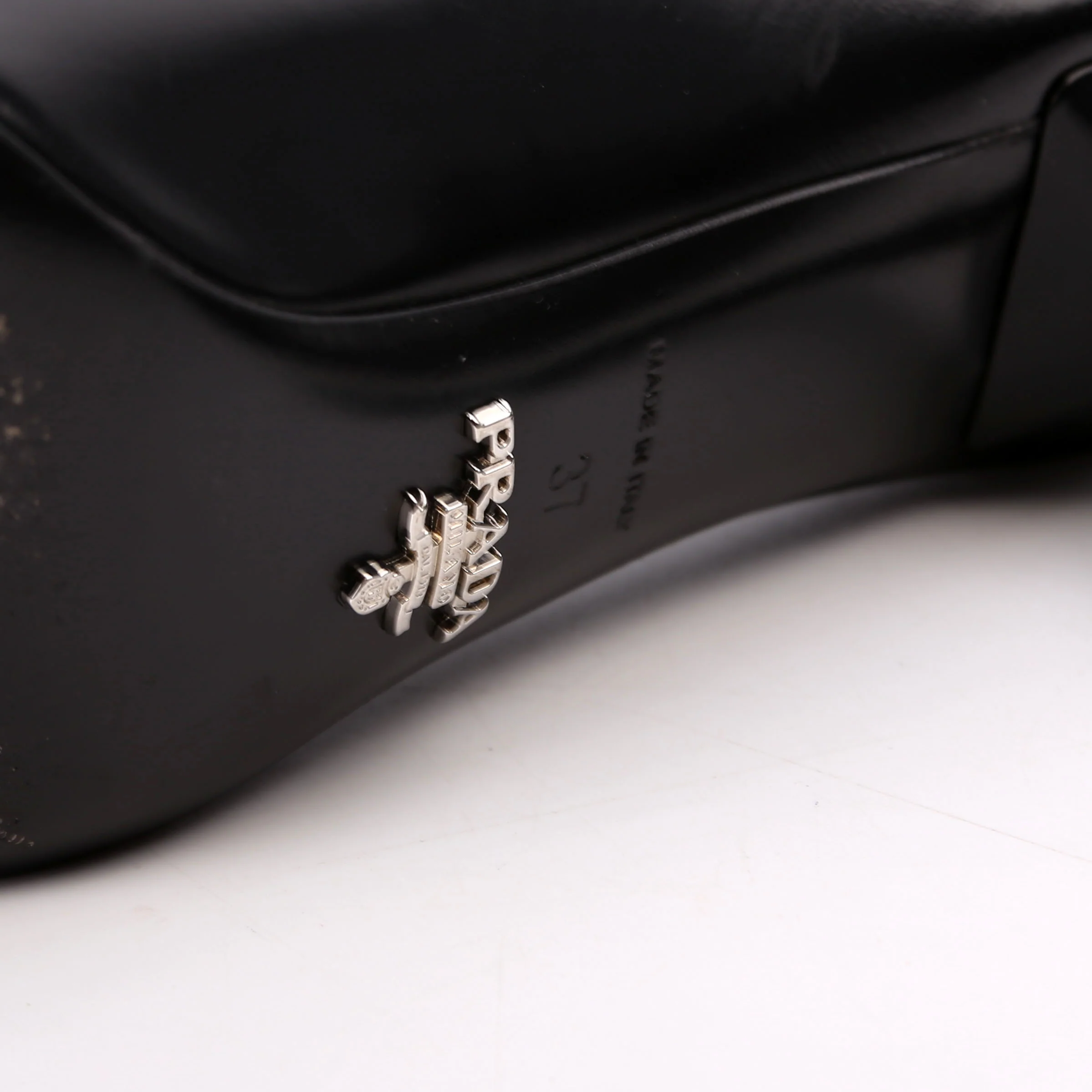Logo Plaque Pointy Toe Pumps Size 37 Black - Image 11