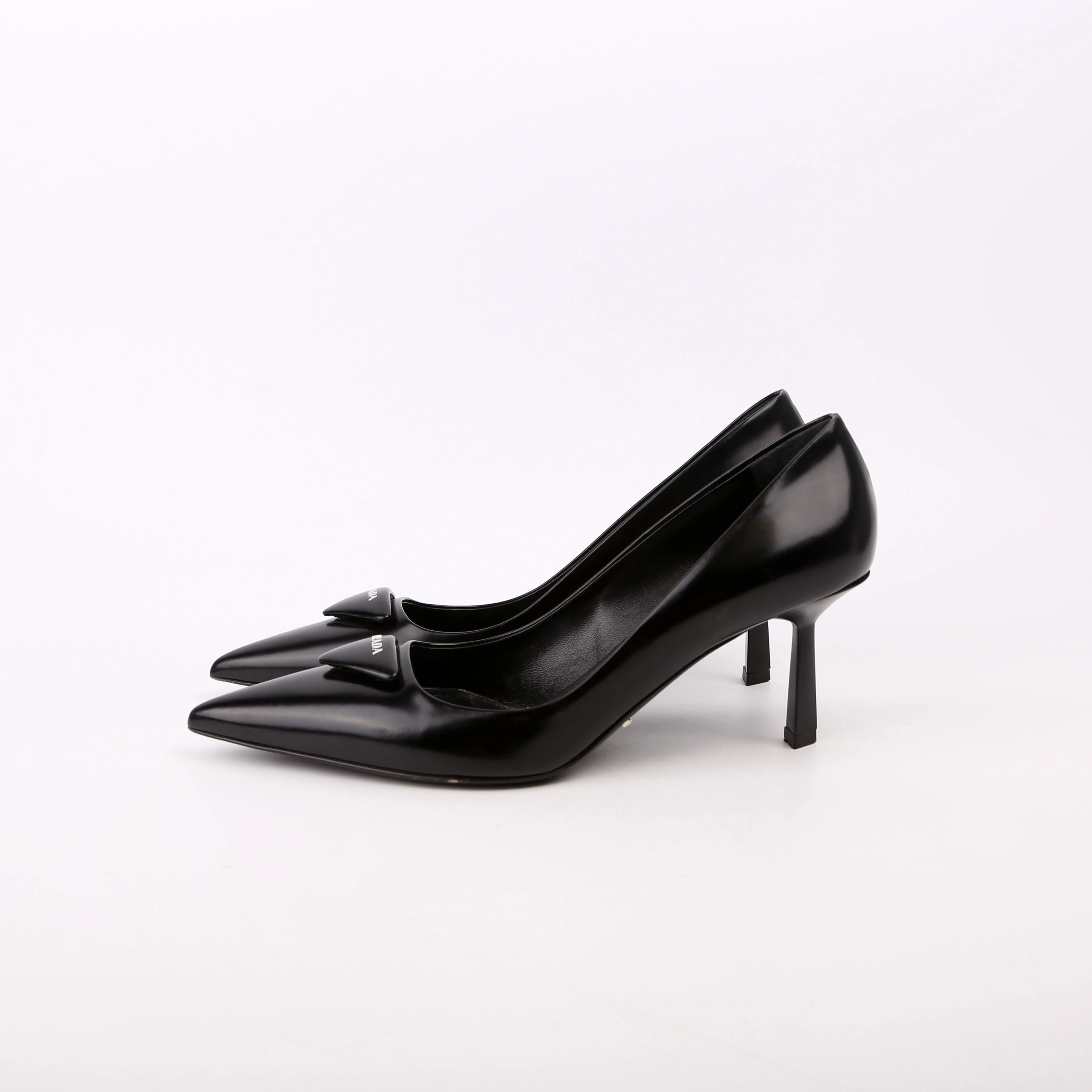 Logo Plaque Pointy Toe Pumps Size 37 Black - Image 3
