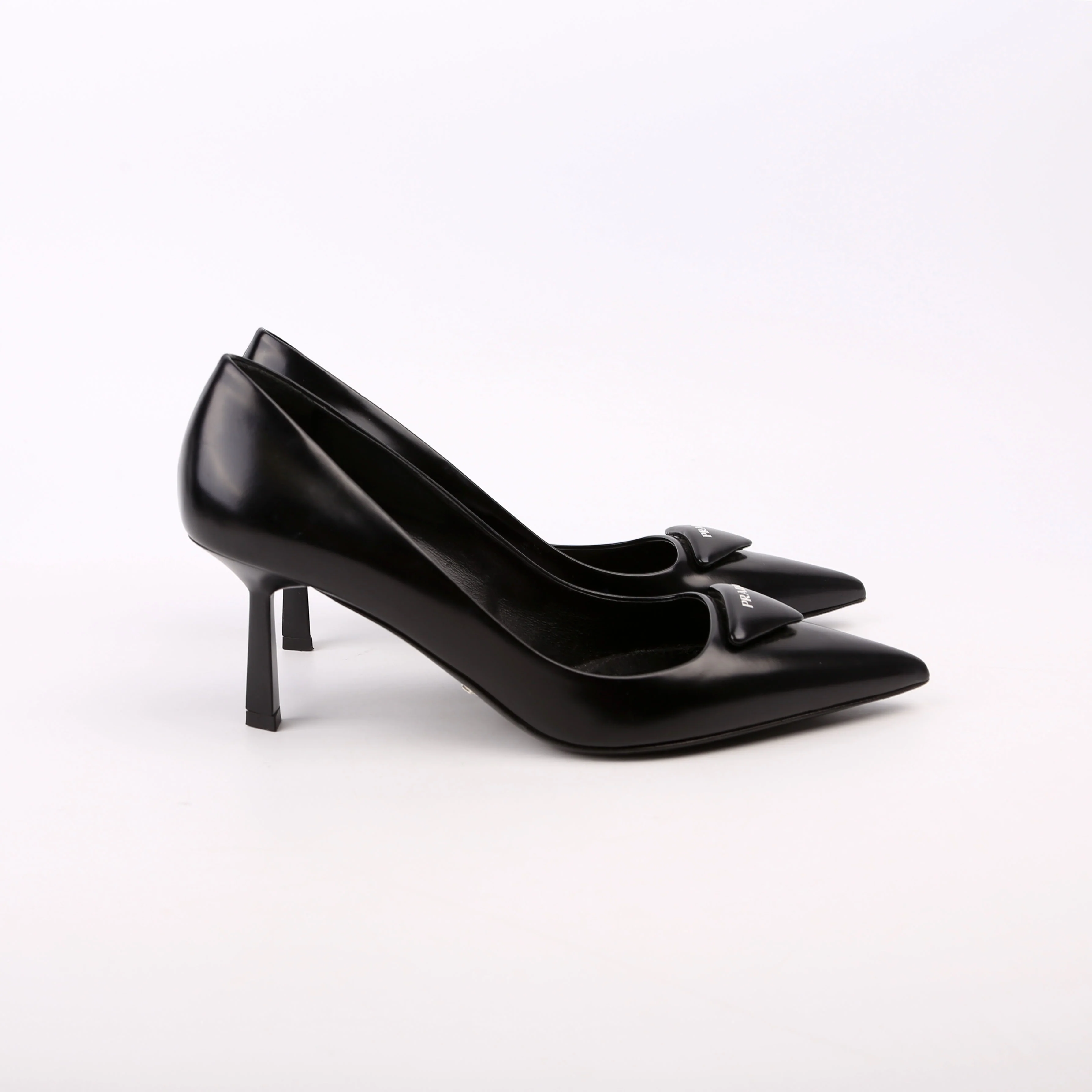 Logo Plaque Pointy Toe Pumps Size 37 Black - Image 5