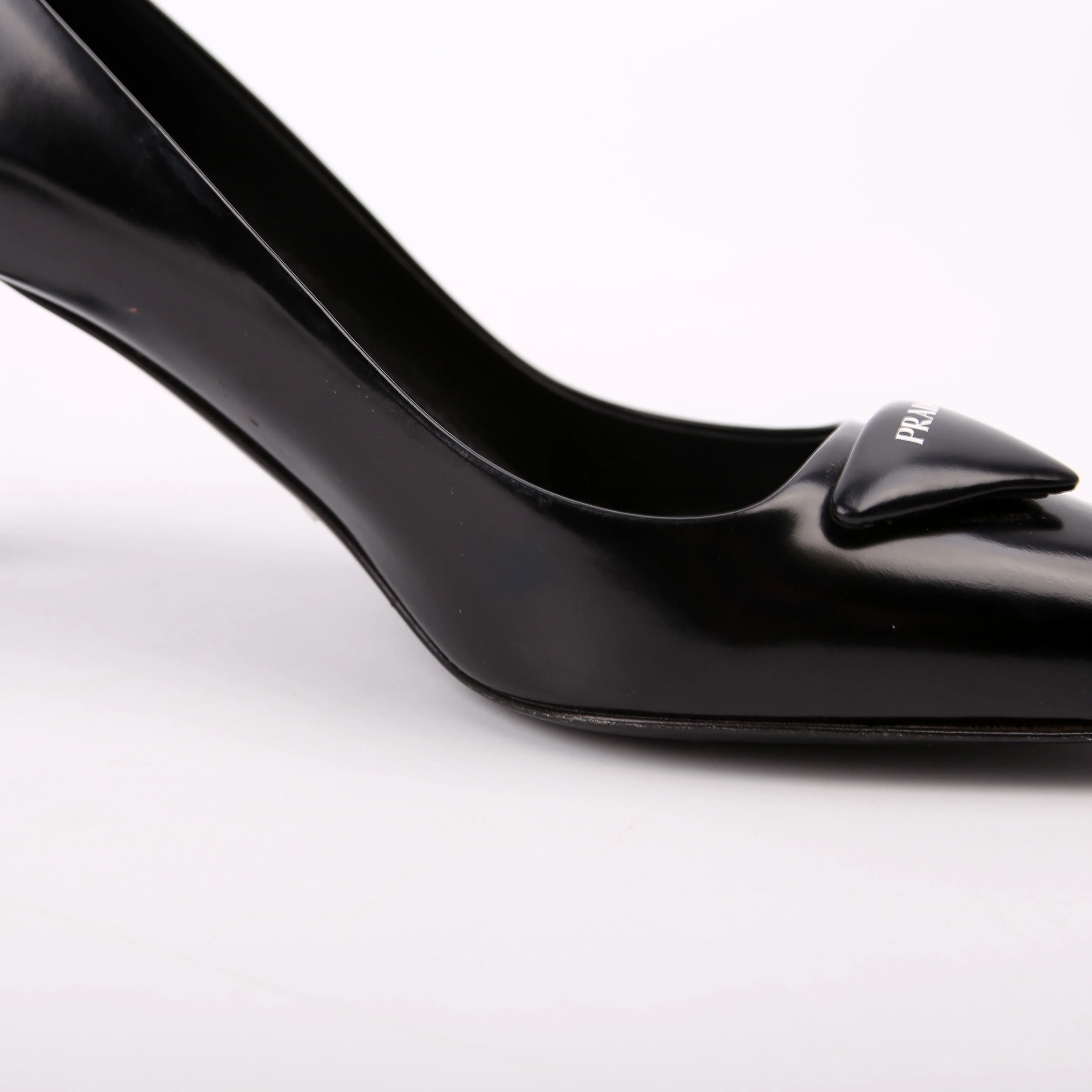 Logo Plaque Pointy Toe Pumps Size 37 Black - Image 9