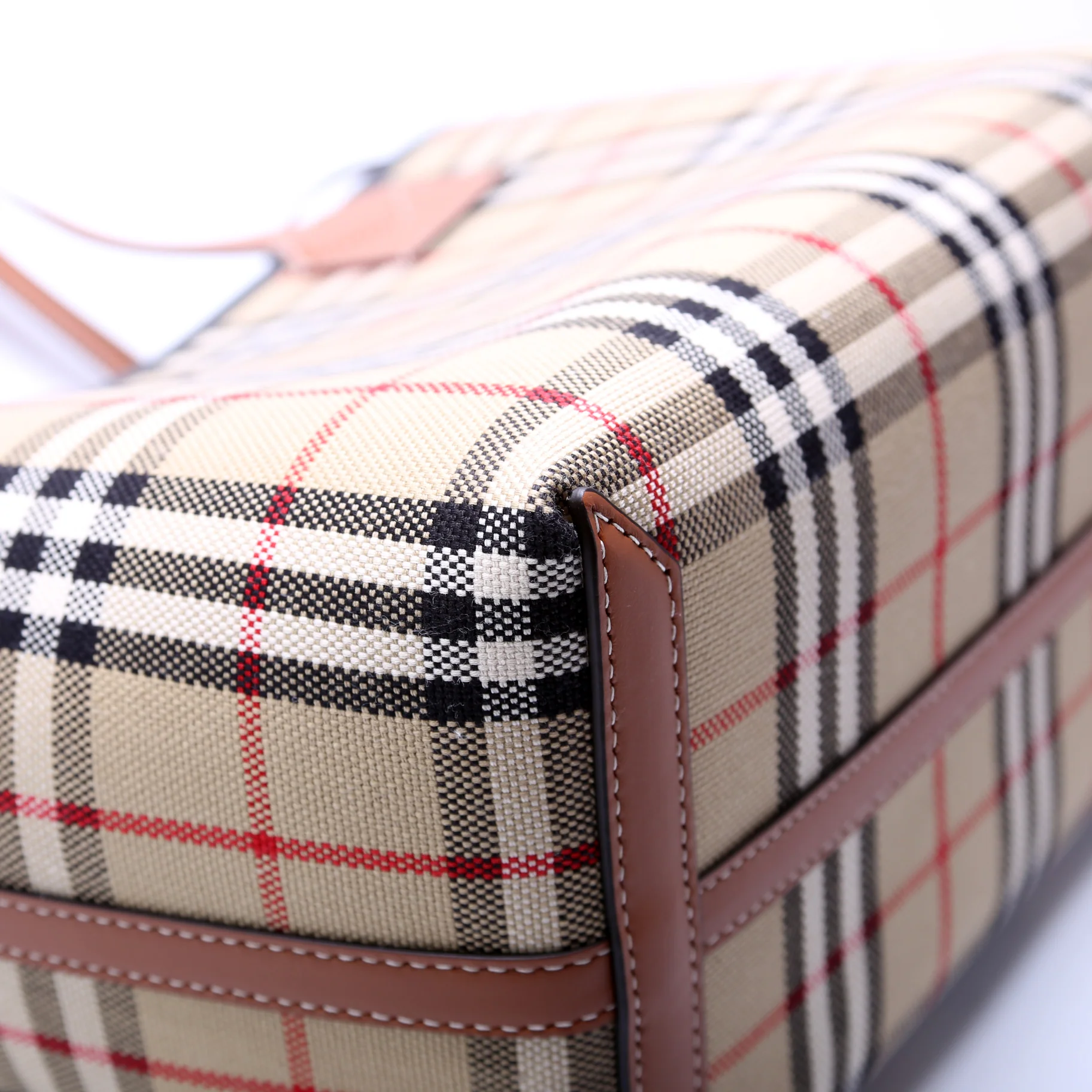 London Check Tote with Pouch Small - Image 5