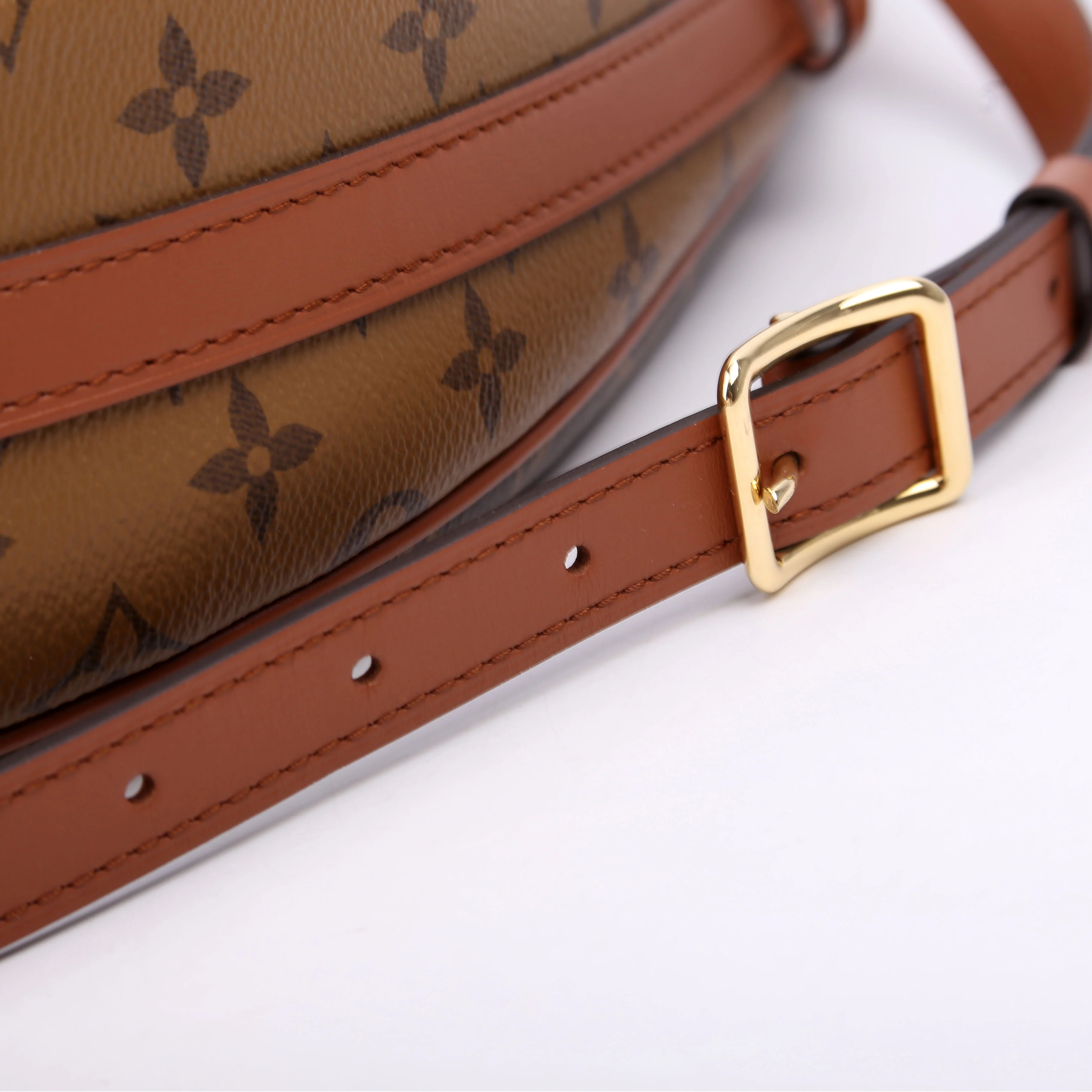 Loop Hobo Reverse Monogram - Image 6