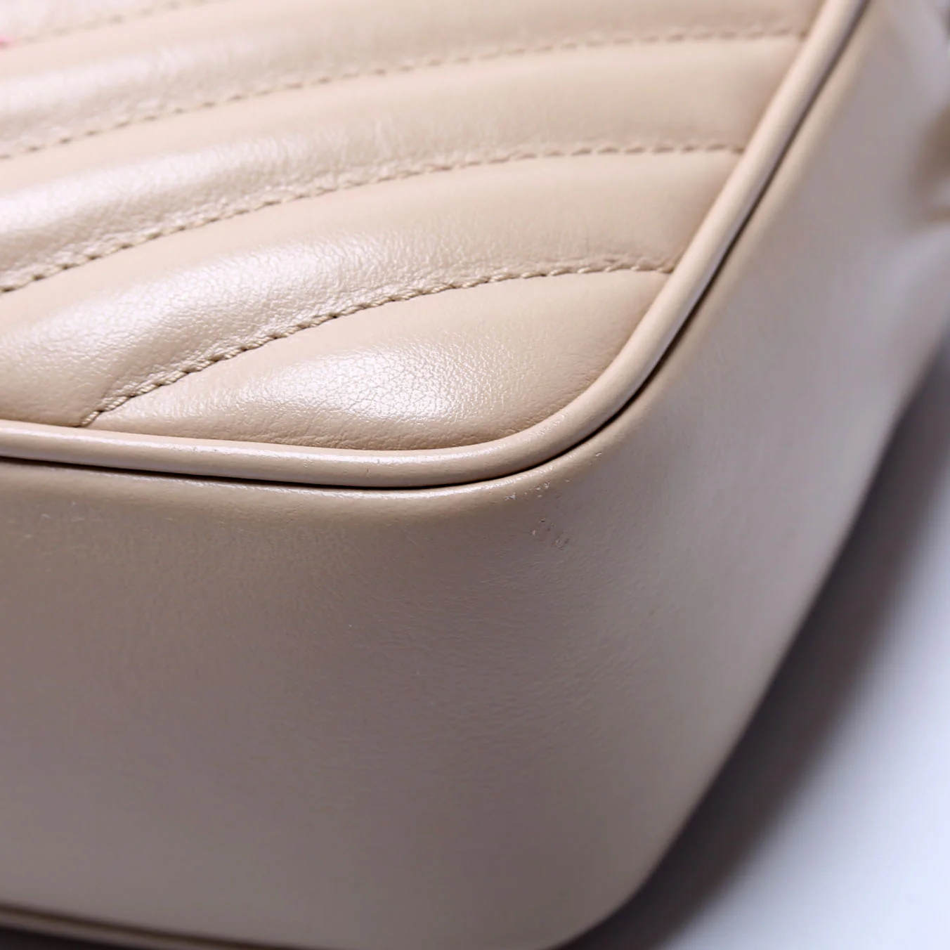 Lou Camera Bag Quilted Beige/Gold - Image 6
