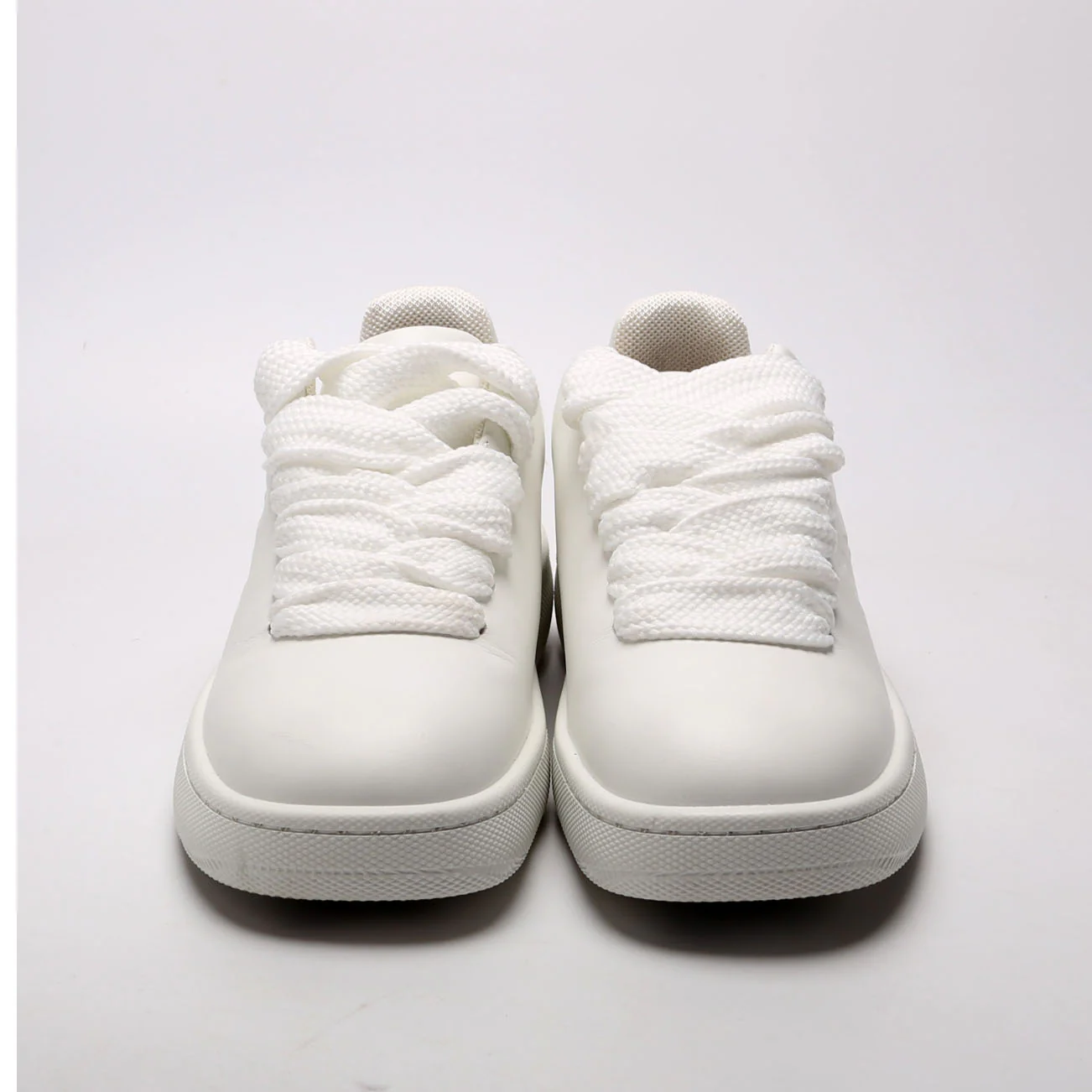Low Top Leather\Rubber Sole Sneakers Size 37.5 - Image 2