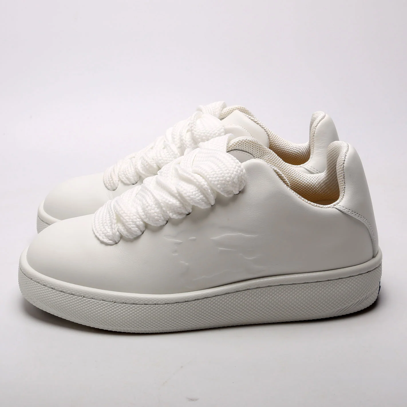 Low Top Leather\Rubber Sole Sneakers Size 37.5 - Image 5