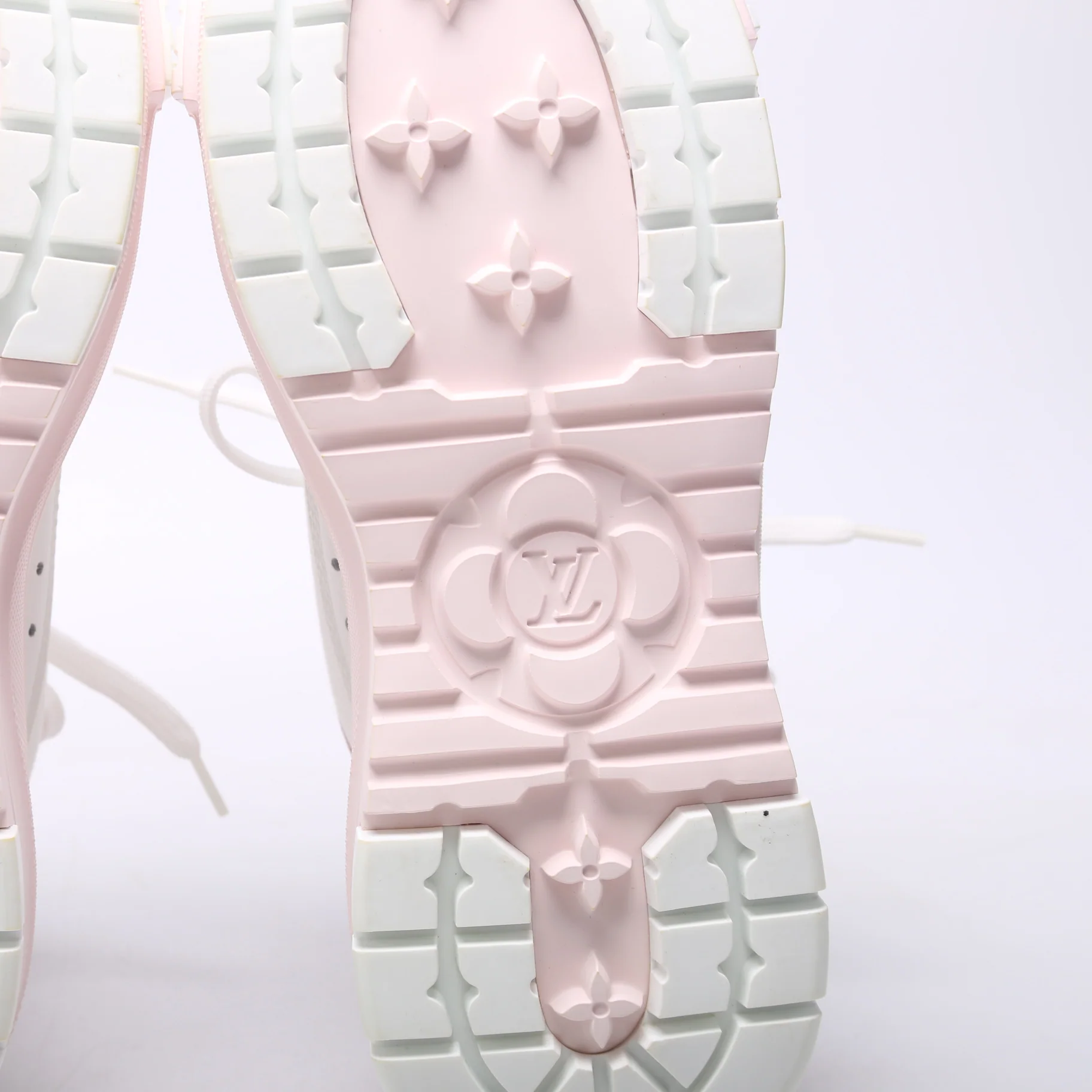 LV Squad Lowtop Sneakers Size 38.5 - Image 7