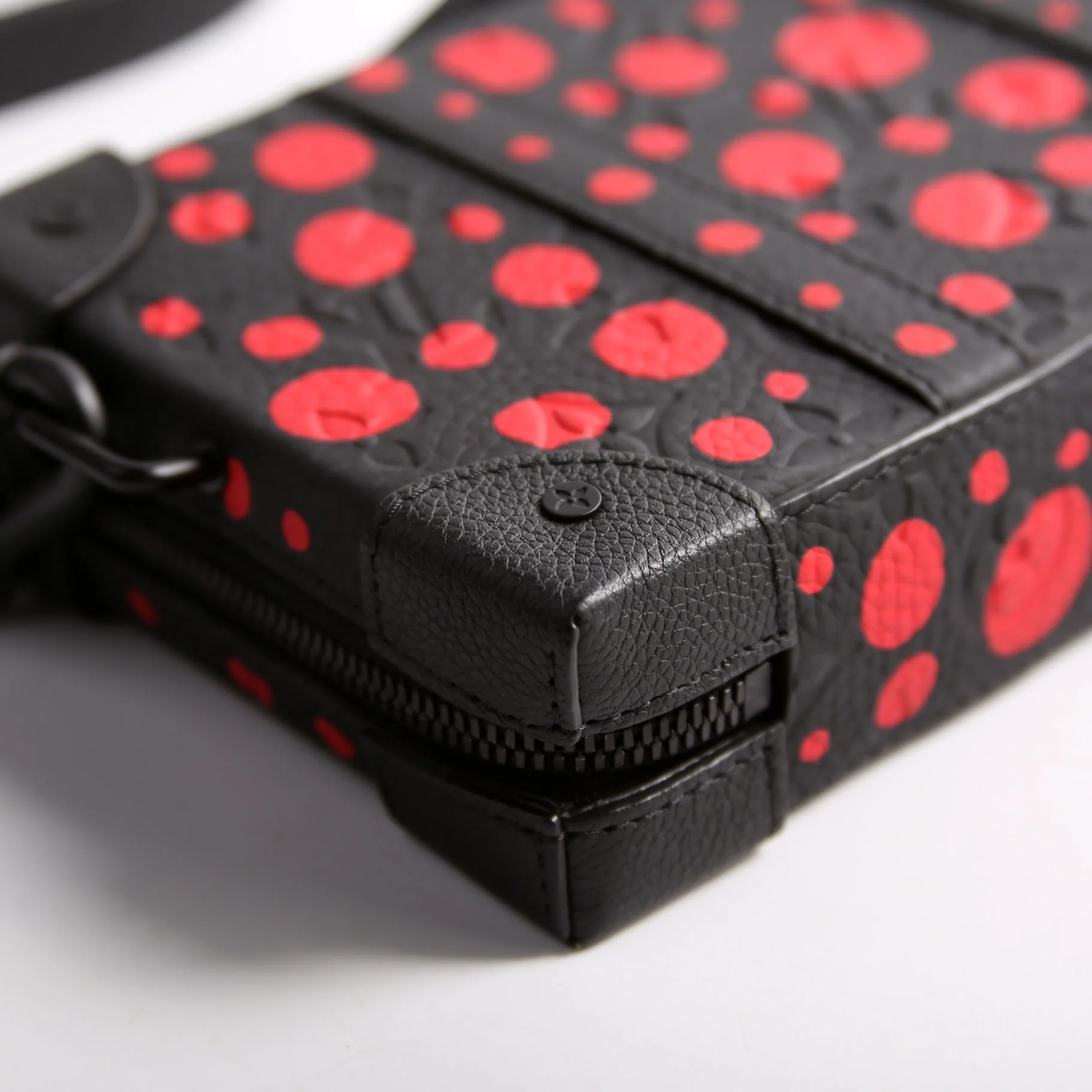 LV x YK Soft Trunk Wallet Taurillon Monogram Dots Black/Red - Image 4