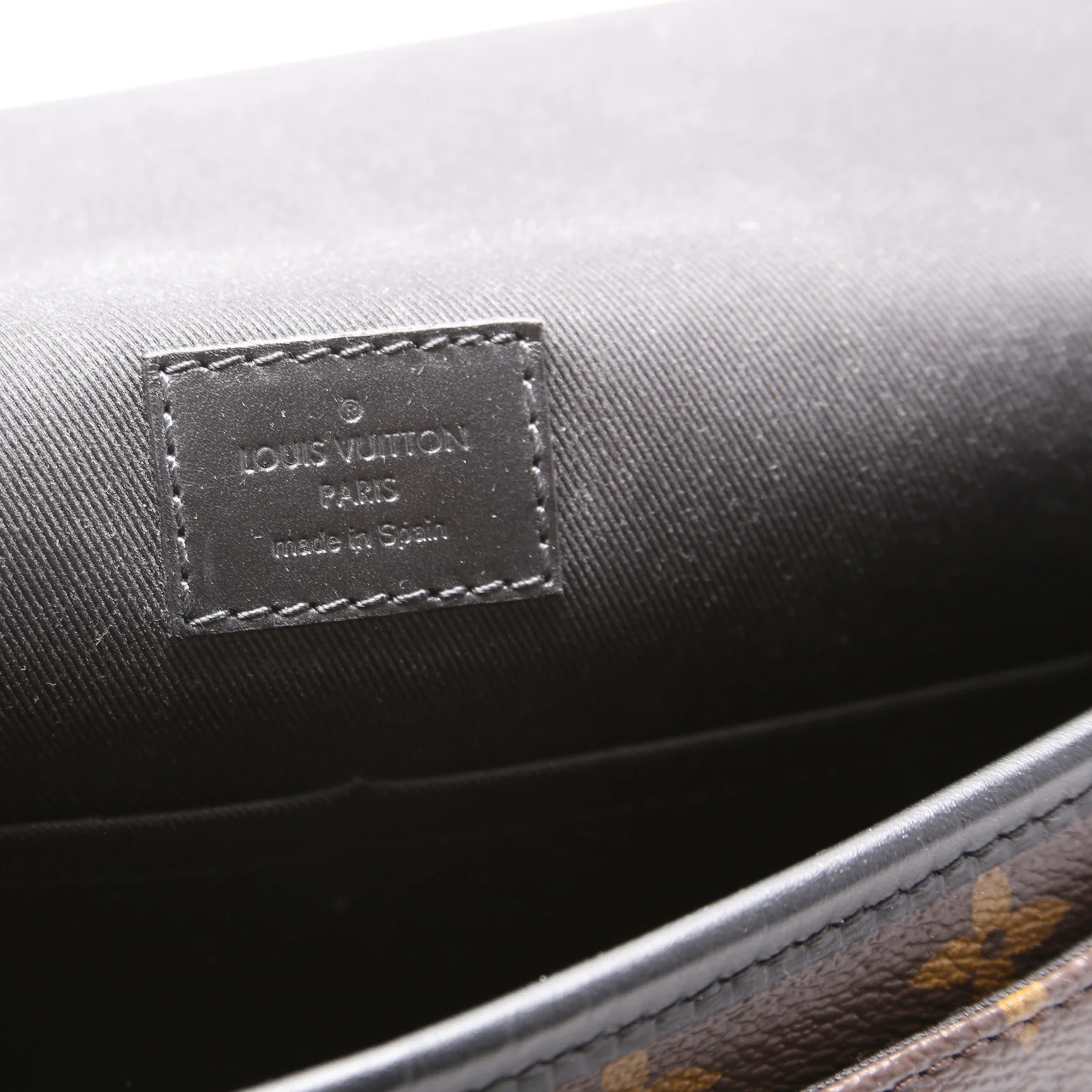 Magnetic Messenger Macassar Monogram - Image 8