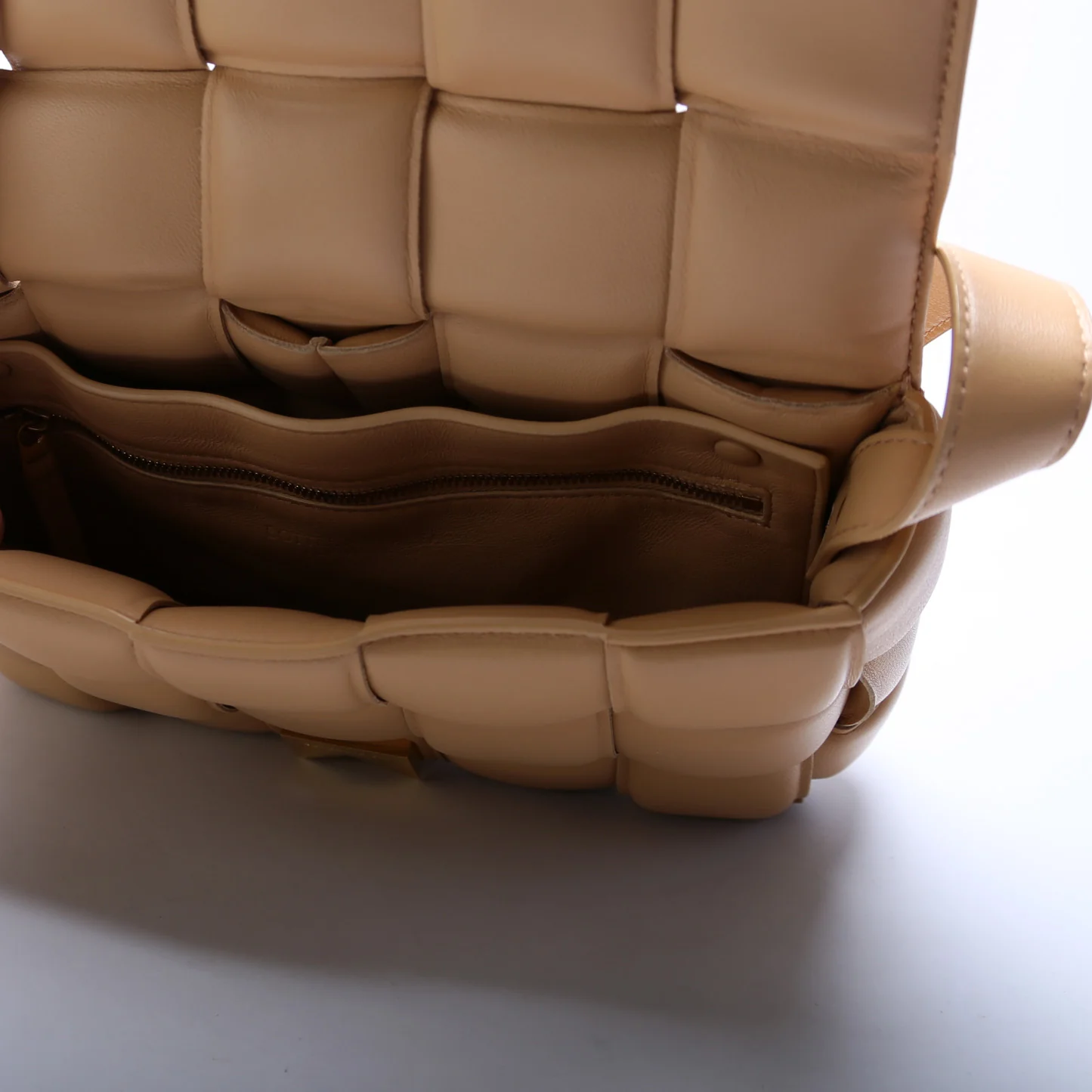 Maxi Intrecciato Padded Cassette Bag - Image 10