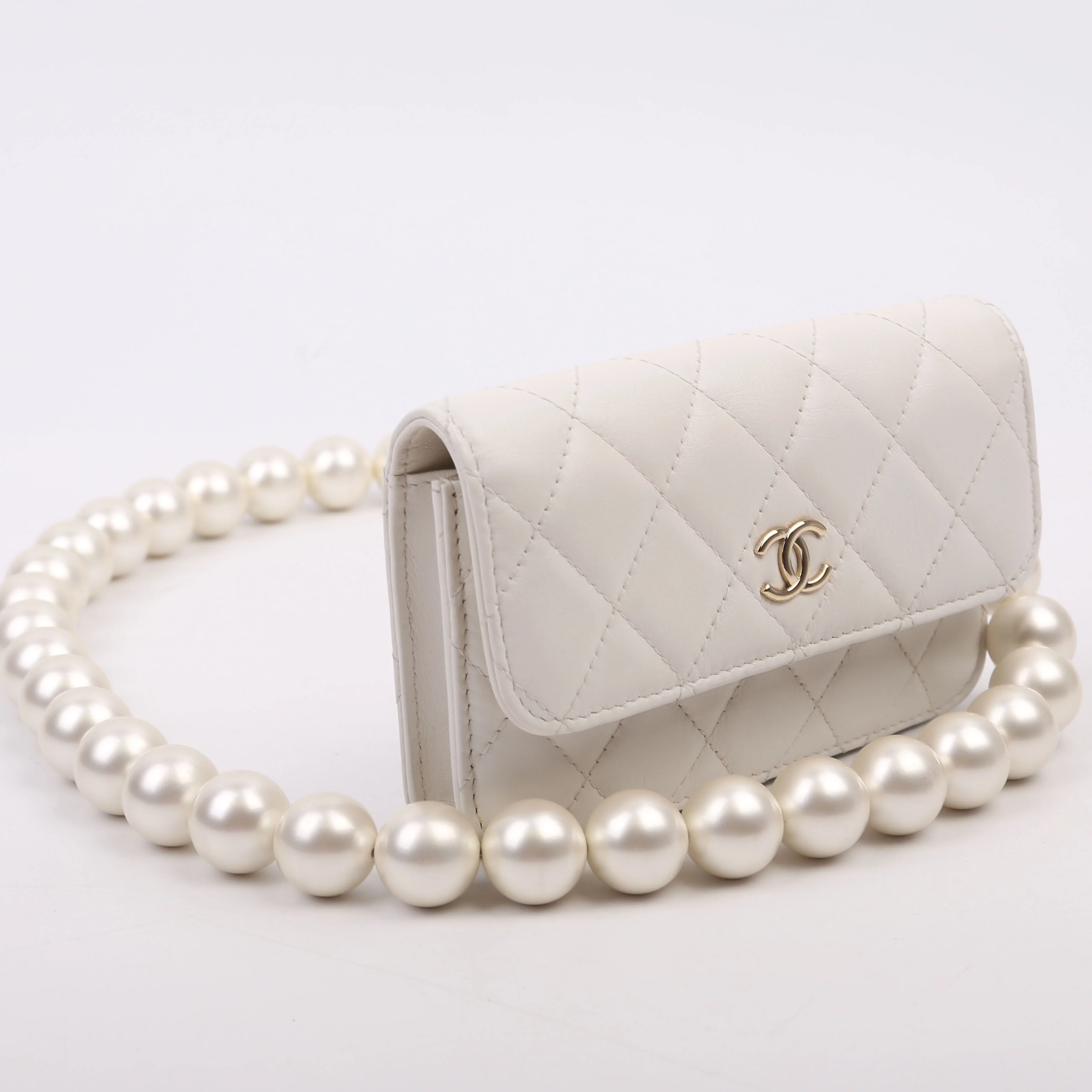 Maxi Pearls WOC Lambskin 30M White - Image 2