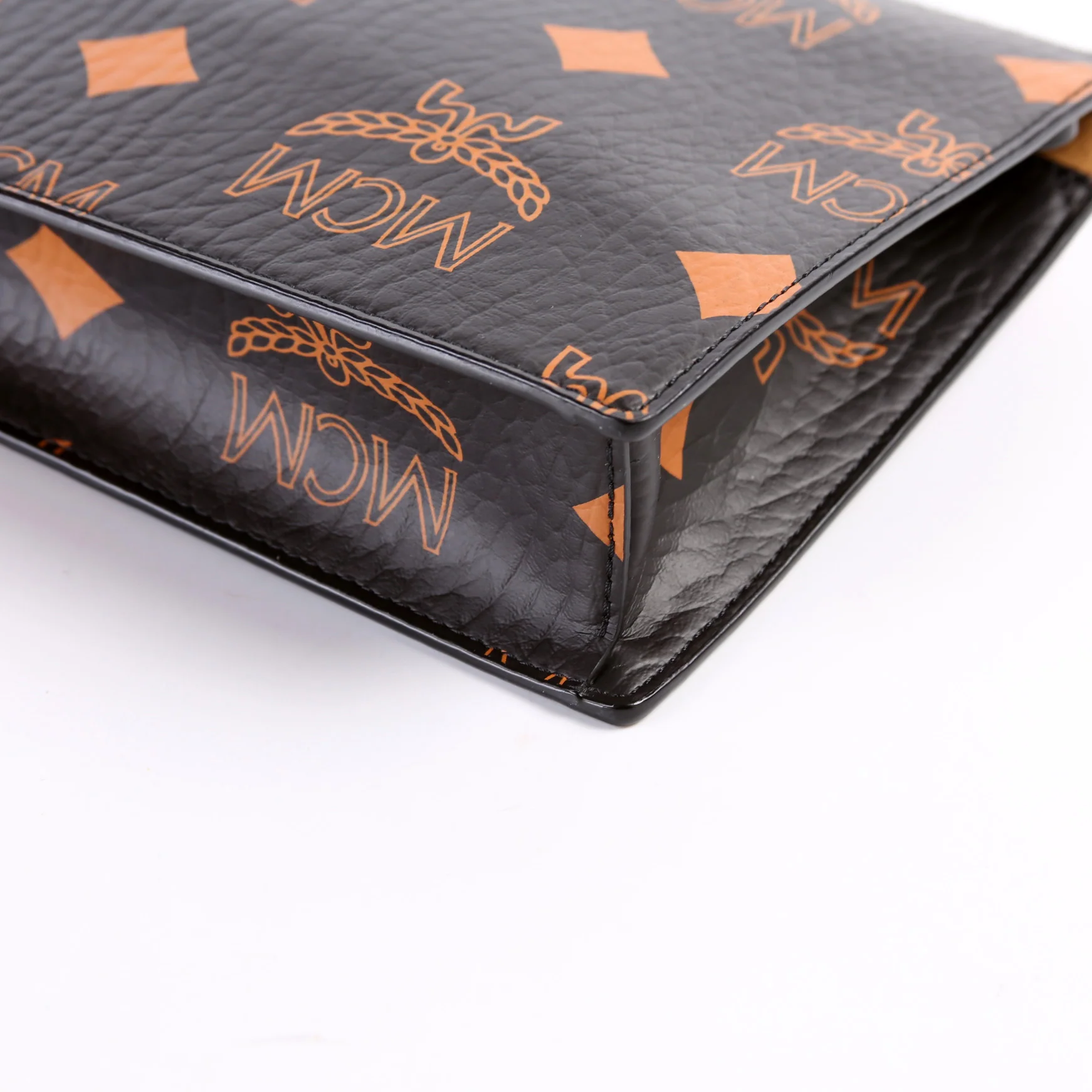 Maxi Visetos Aren Wristlet Zip Pouch With Chain - Image 7