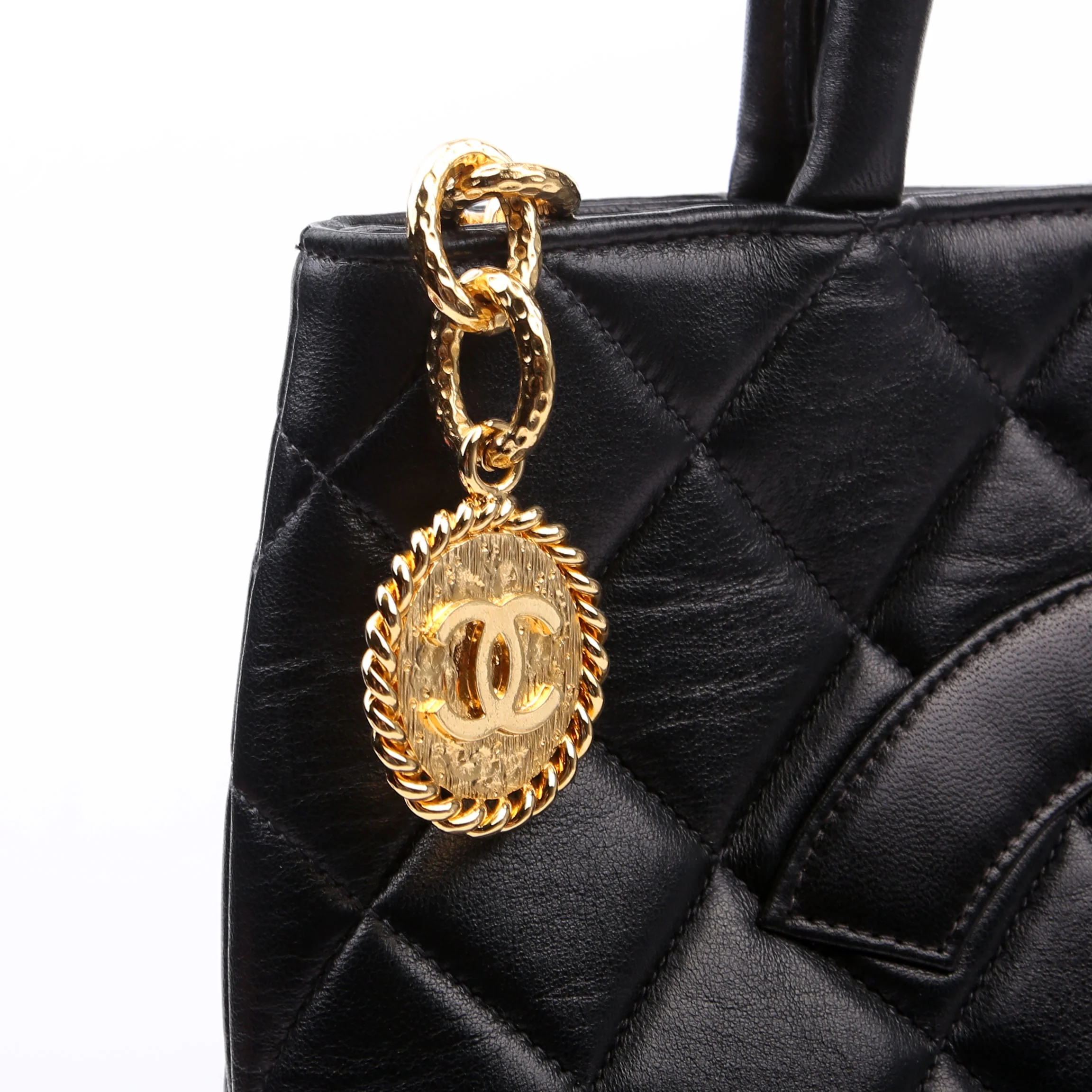 Medallion Tote Lambskin Black - Image 14
