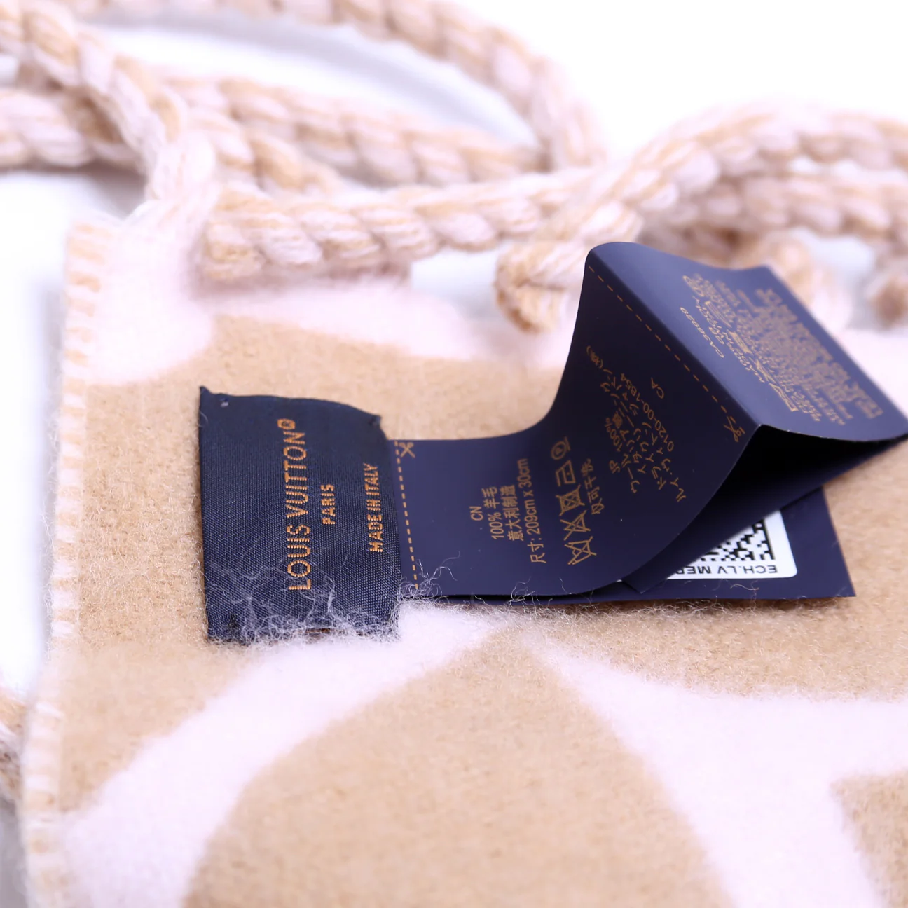 Medallion Wool Scarf Tan/Pink - Image 4