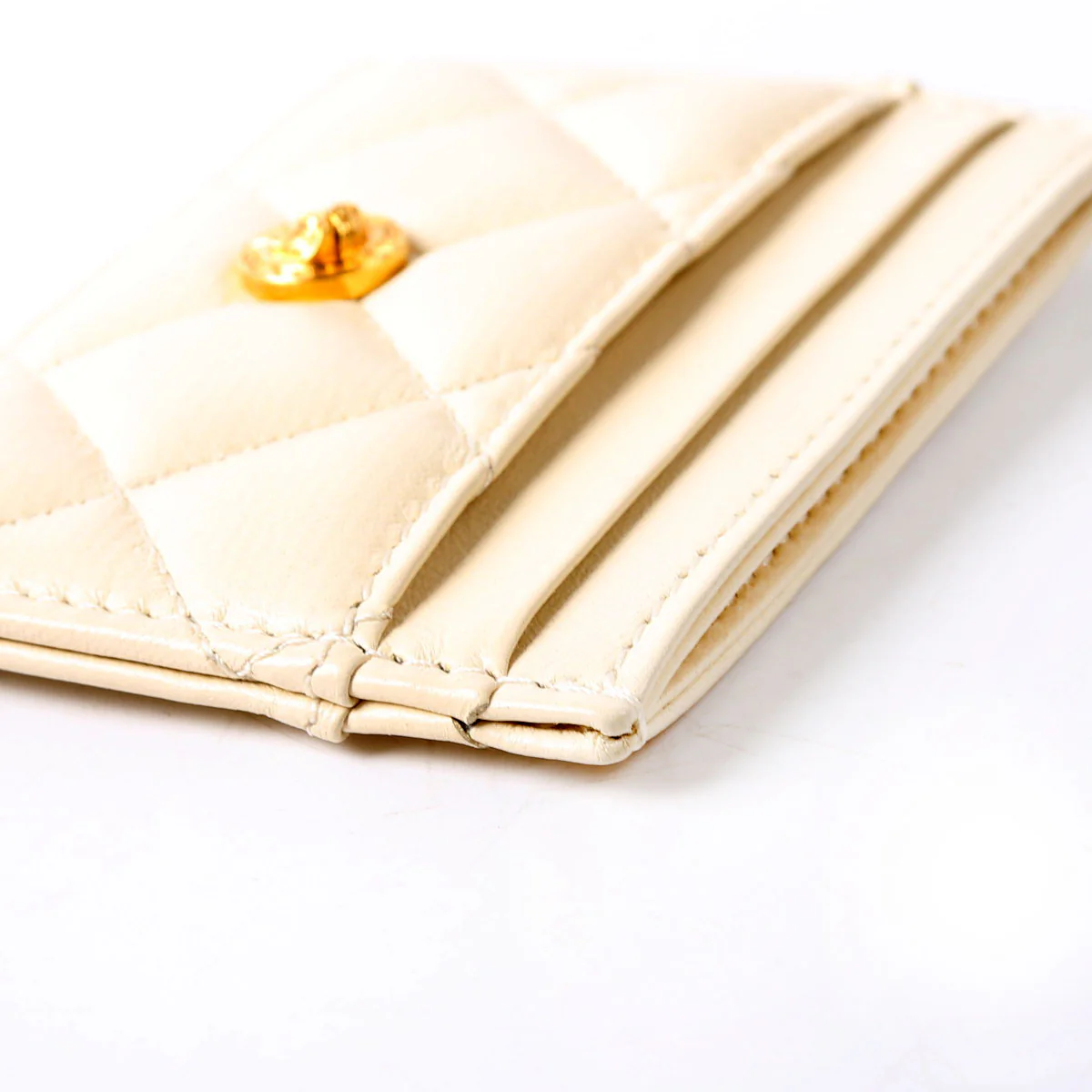 Medusa Biggie Quilted Leather Card Holder Cream - Image 8
