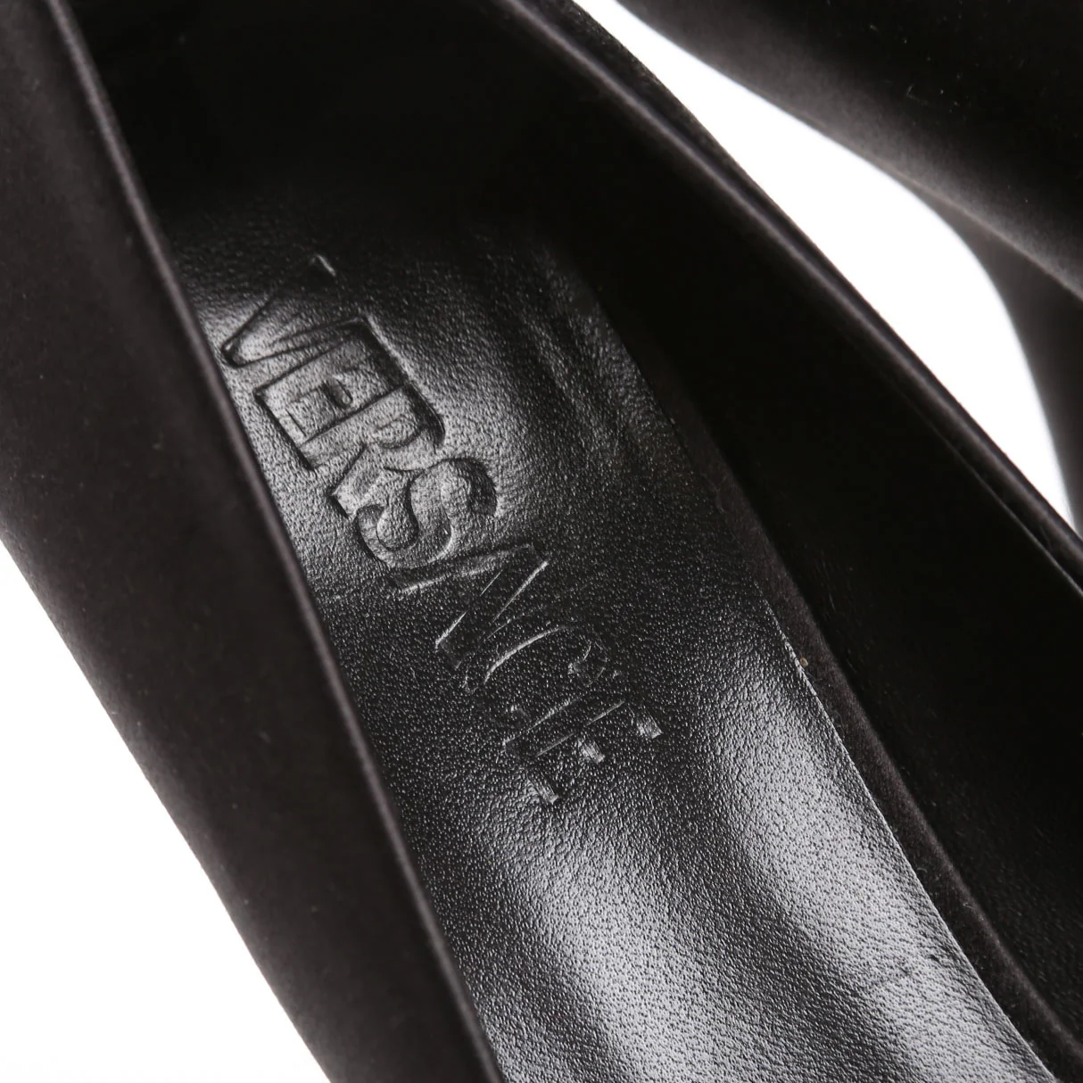 Medusa Plaque Satin Pumps Size 38.5 Black - Image 5