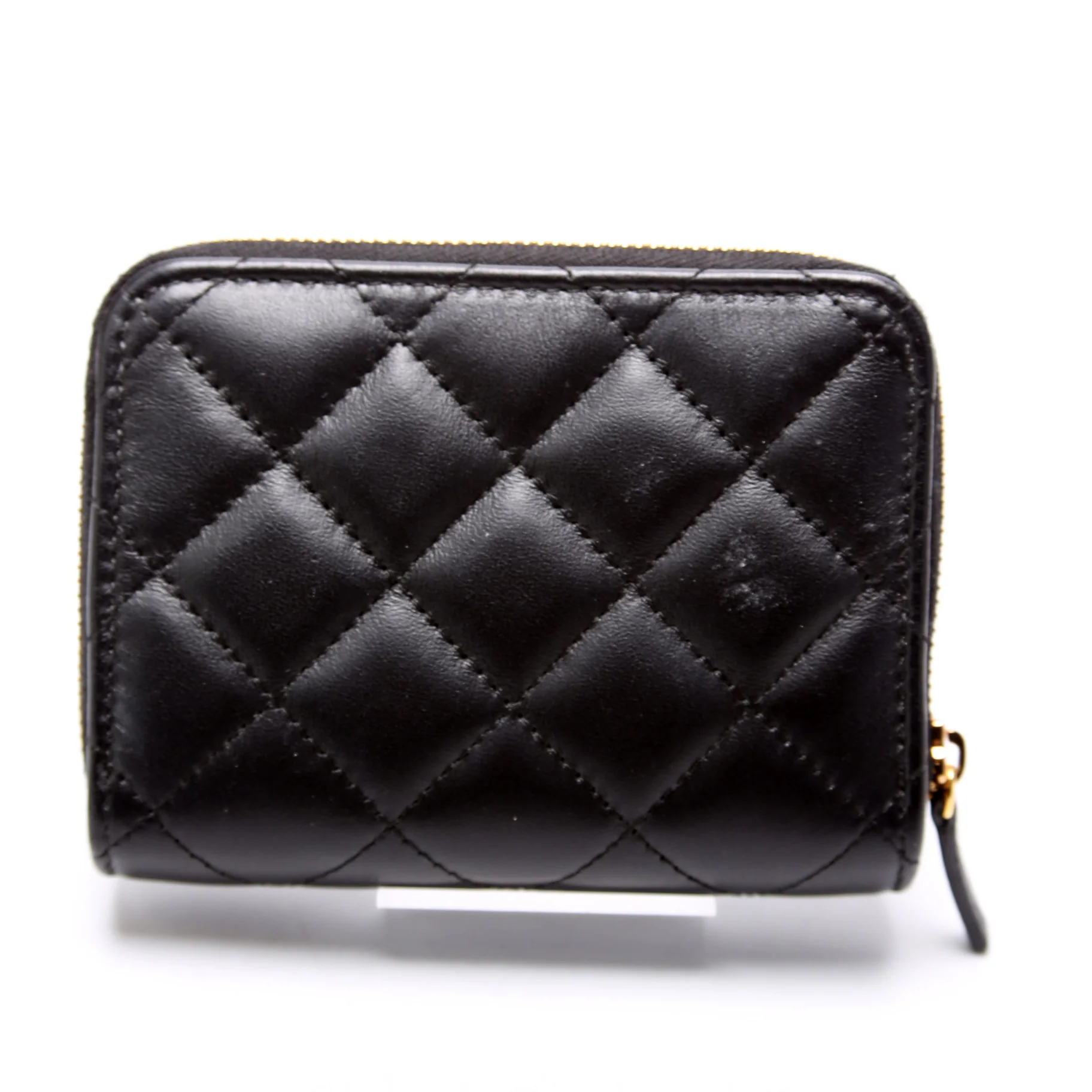 Medusa Quilted Leather Bifold Zip Around Wallet Black - Image 3
