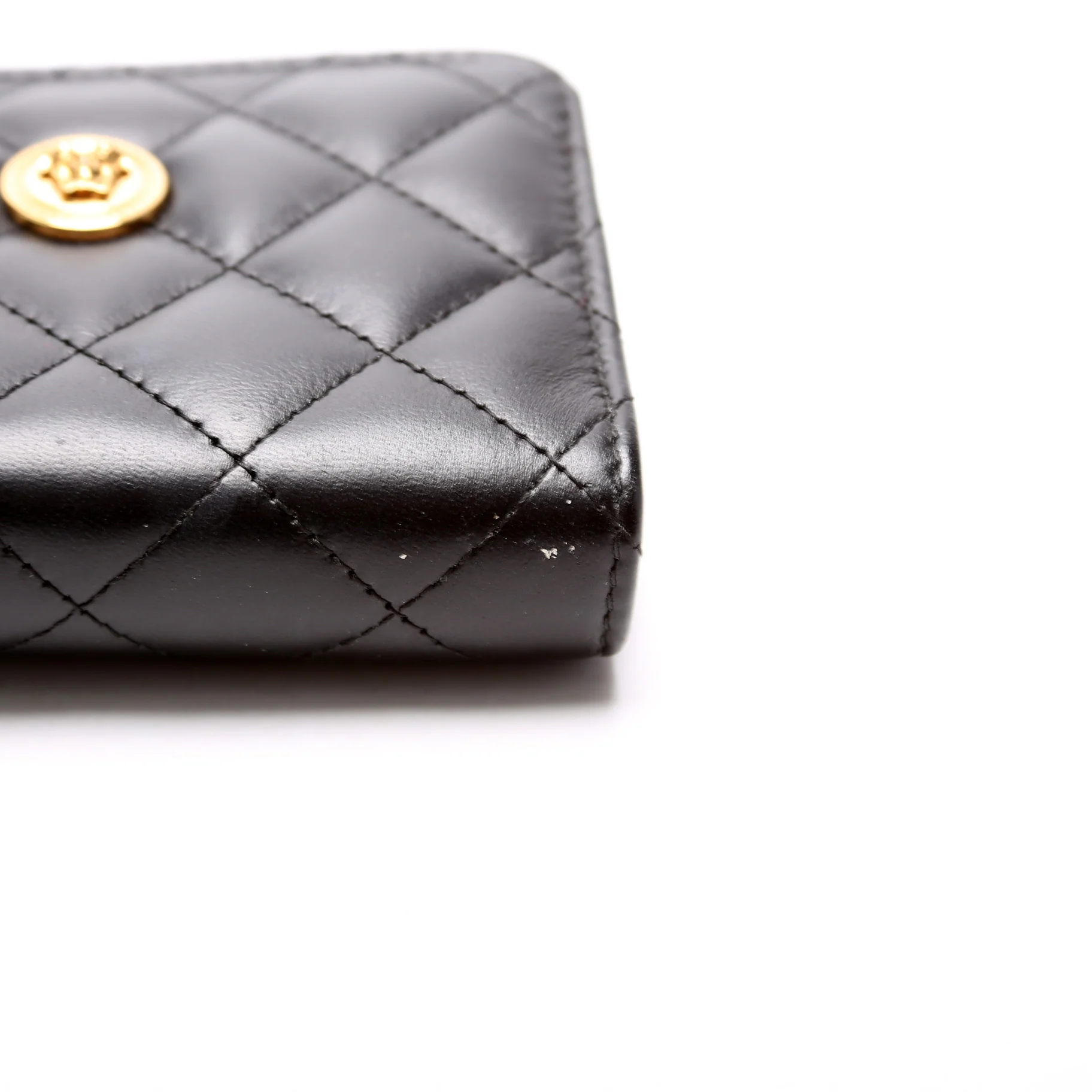 Medusa Quilted Leather Bifold Zip Around Wallet Black - Image 5