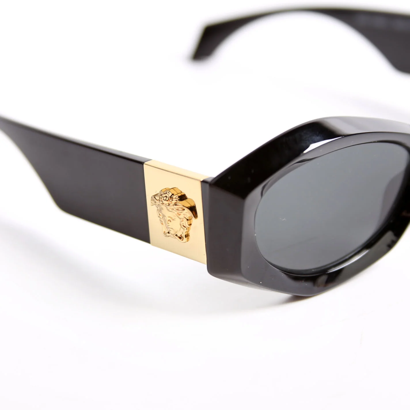MOD 4466 Medusa Sunglasses Black/Gold - Image 8
