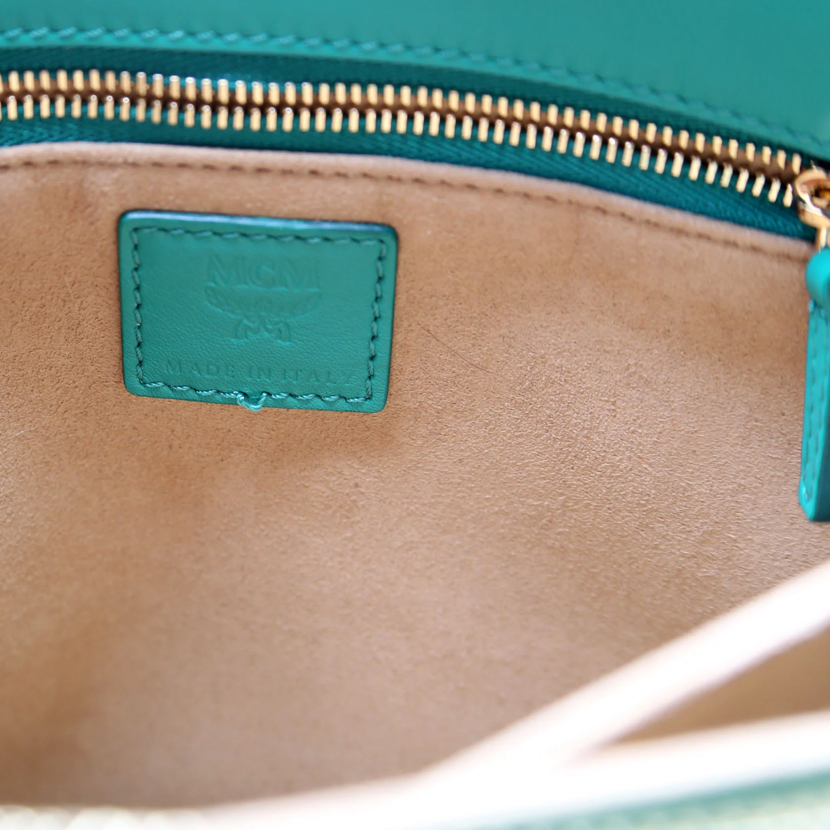 Mode Travia Medium Spanish Leather Shoulder Bag Green - Image 8