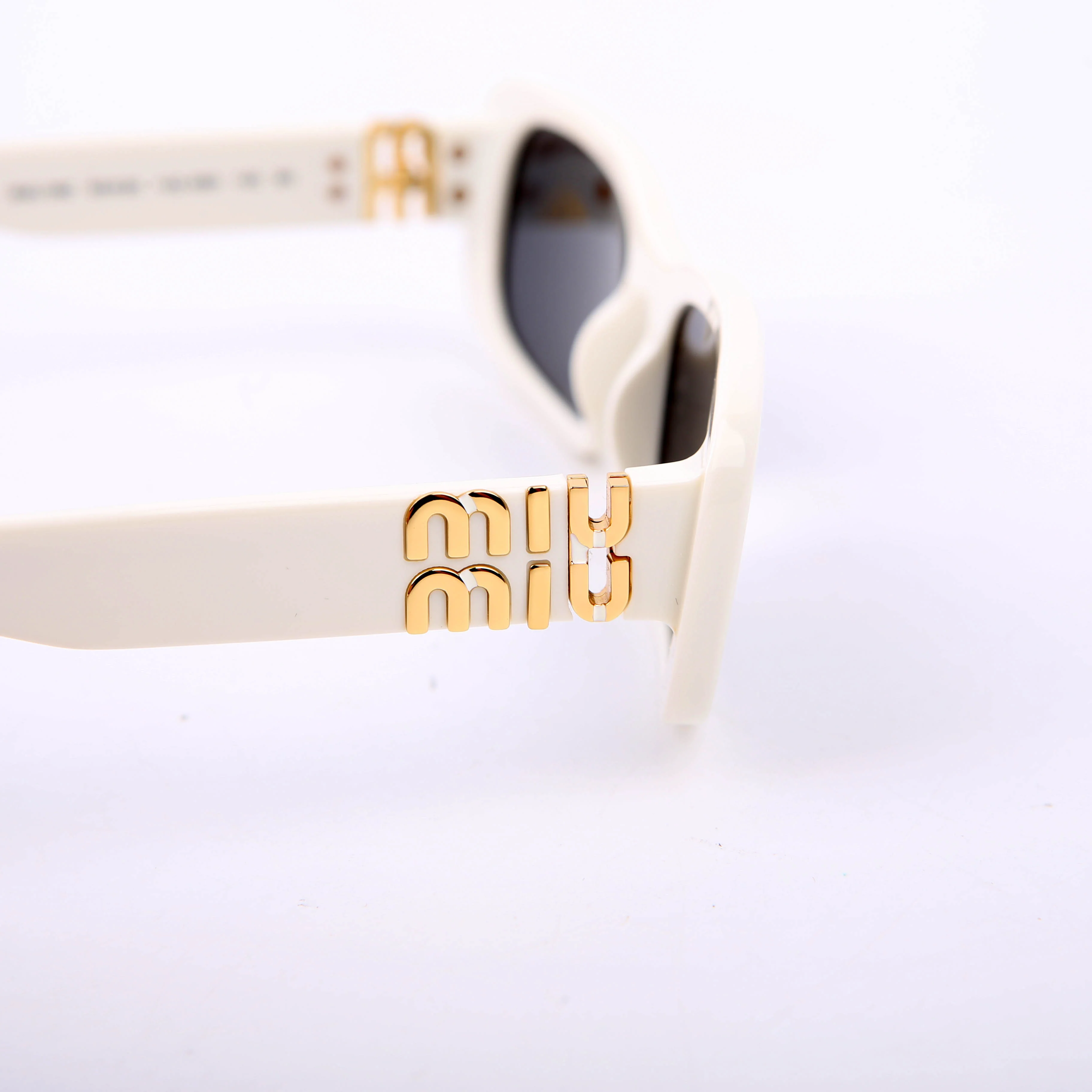 MU08ZS Glimpse Rectangle Sunglasses White - Image 5