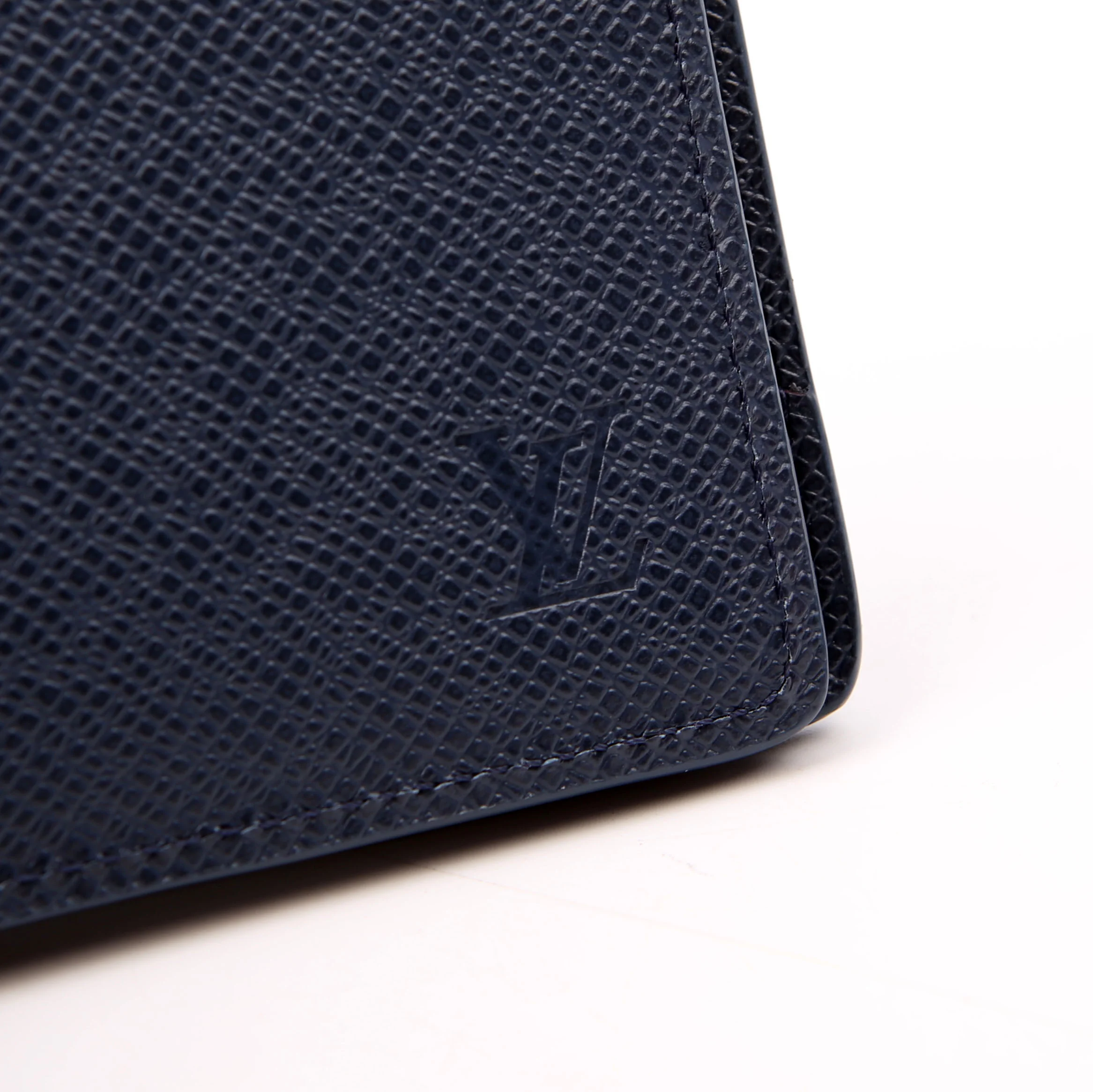 Multiple Wallet Taiga Leather Blue - Image 9