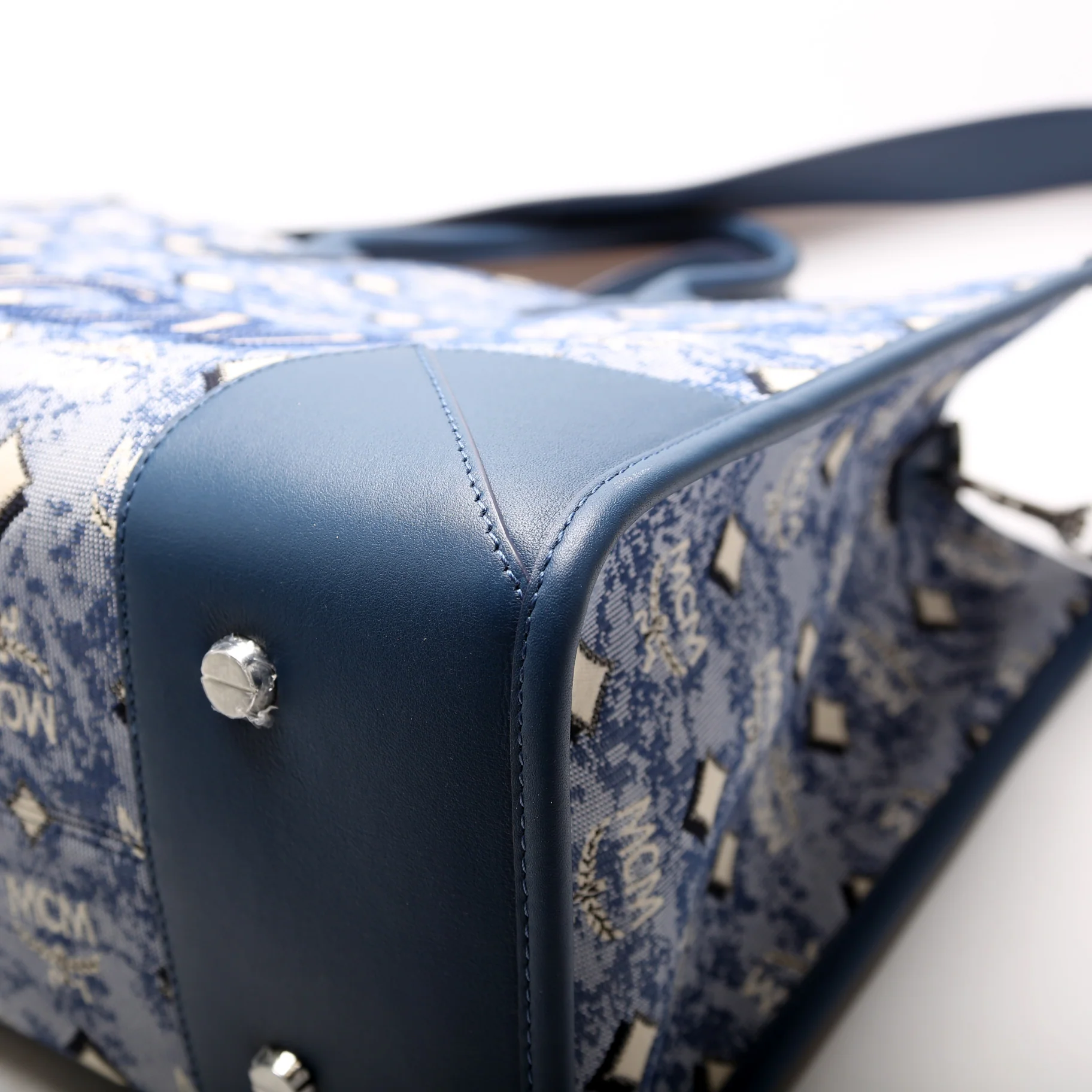 Munchen Jacquard XLarge Tote Blue - Image 6