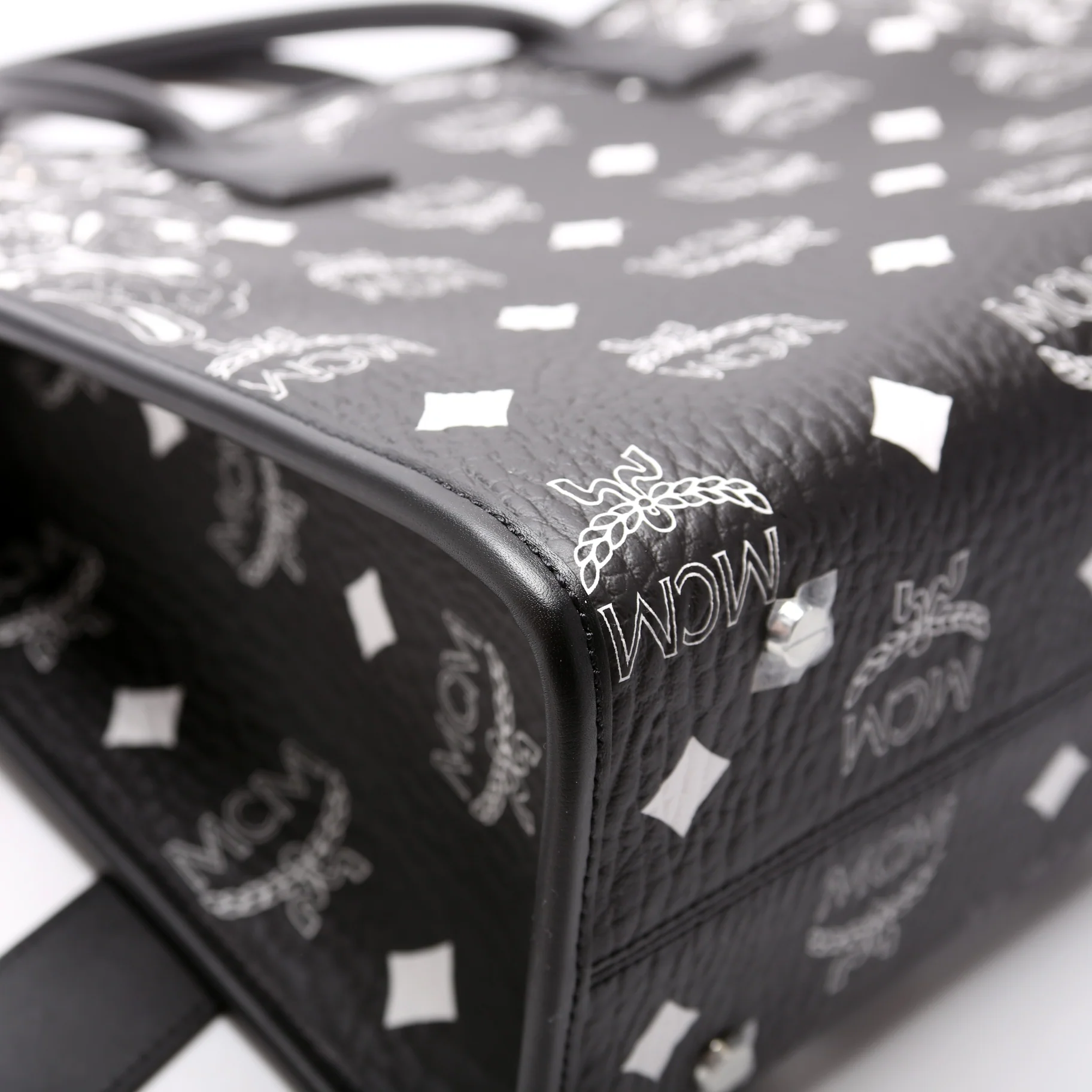 Munchen Studded Bandana Large Tote - Image 5