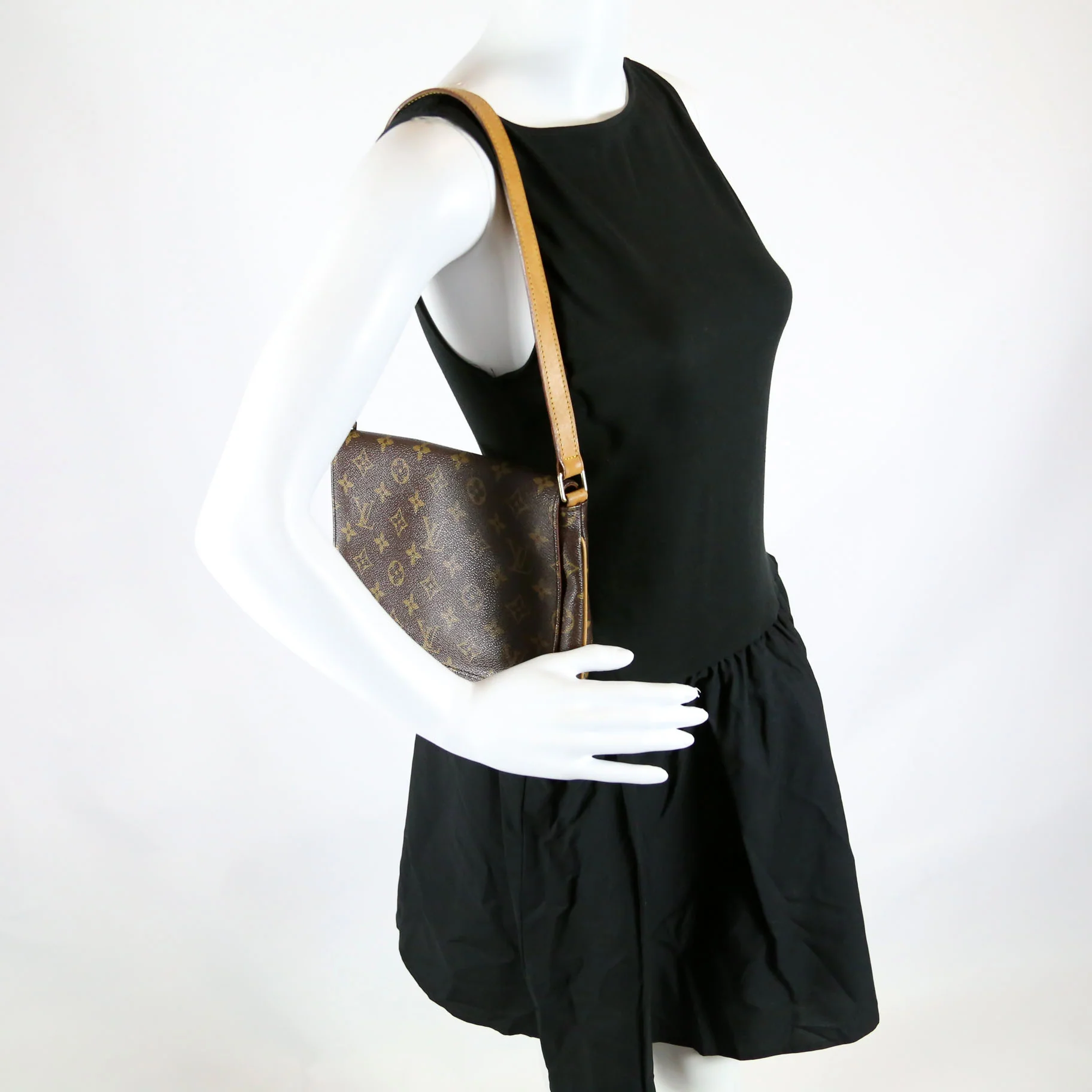 Musette Tango Short Monogram - Image 9