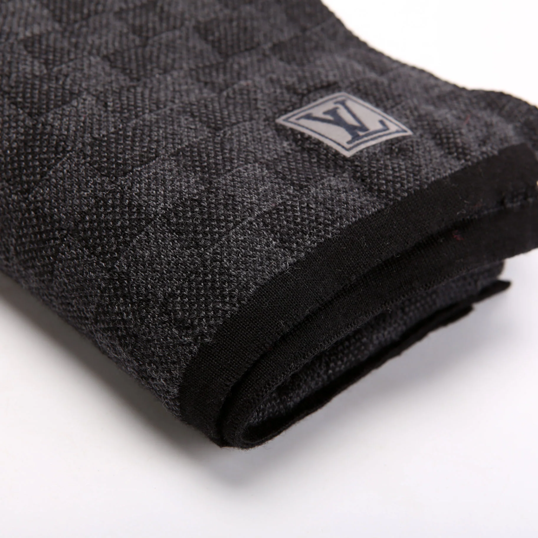 Neo Petite Damier Wool Scarf Black - Image 3