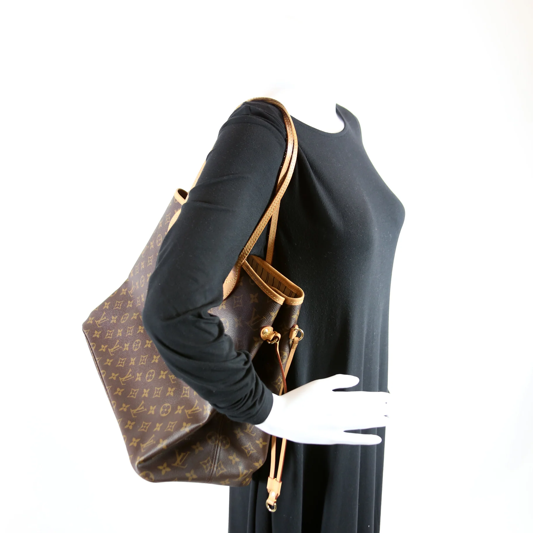 Neverfull GM Monogram - Image 10
