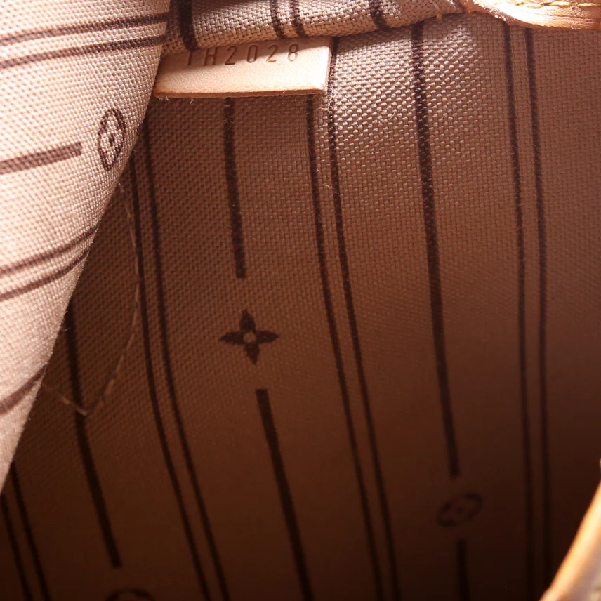 Neverfull GM Monogram - Image 10