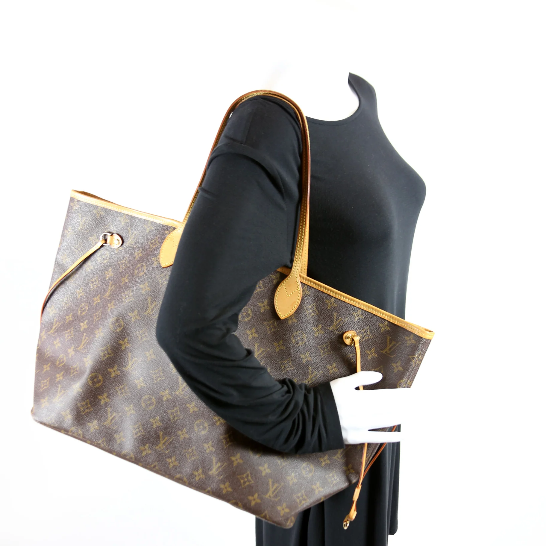 Neverfull GM Monogram - Image 11