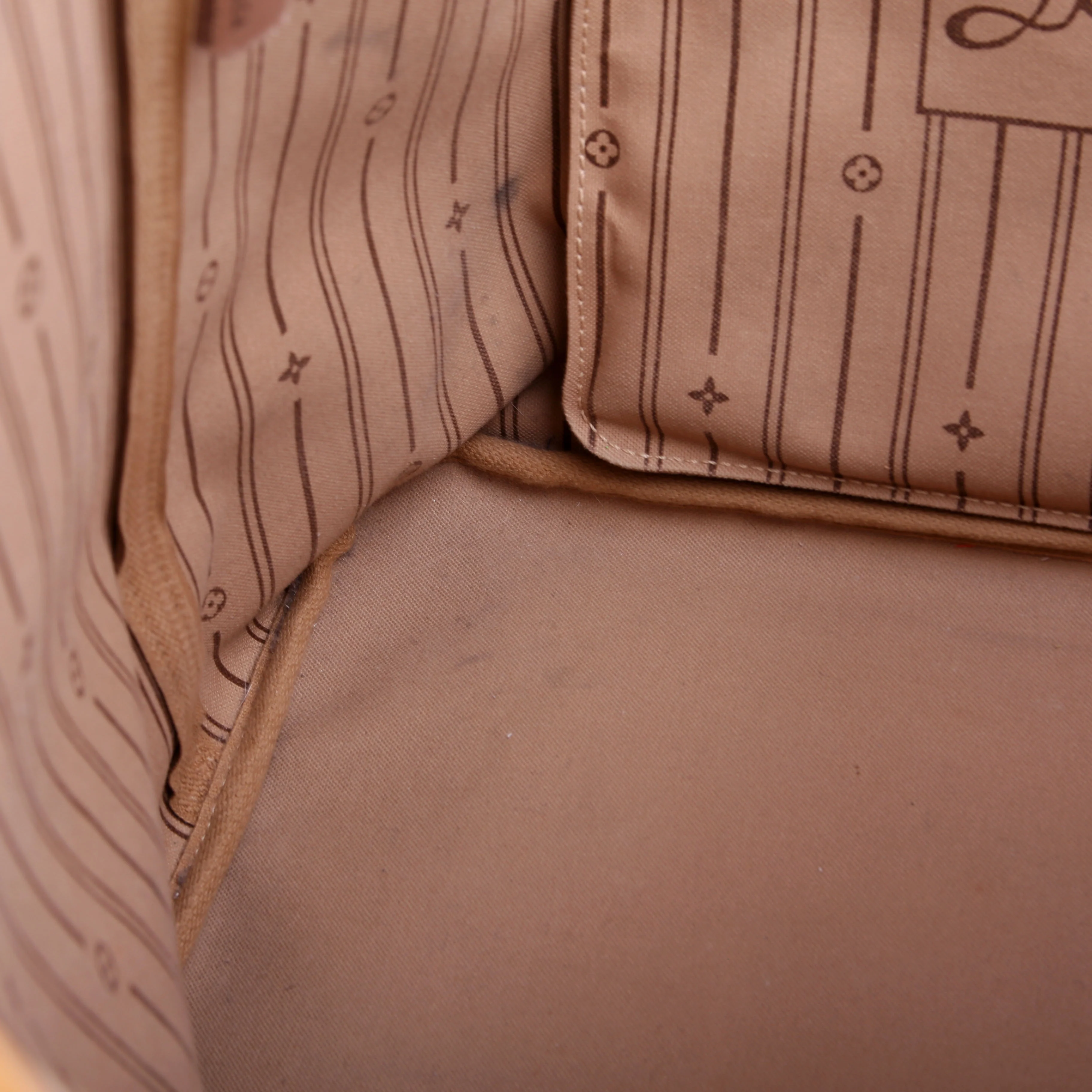 Neverfull GM Monogram - Image 17
