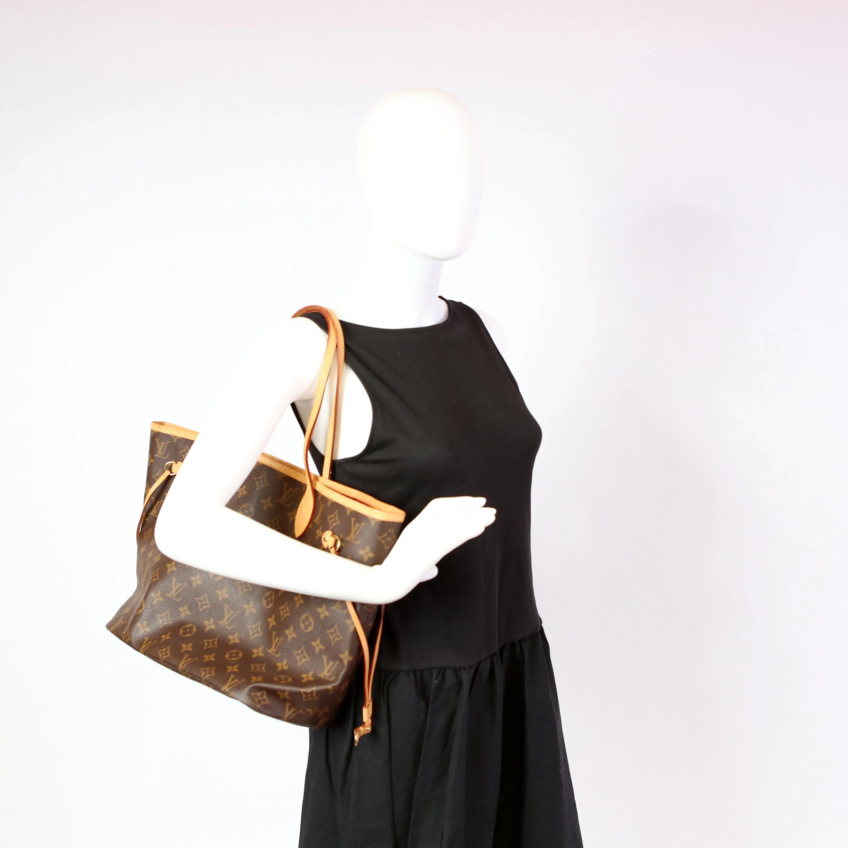 Neverfull MM Monogram Red - Image 10