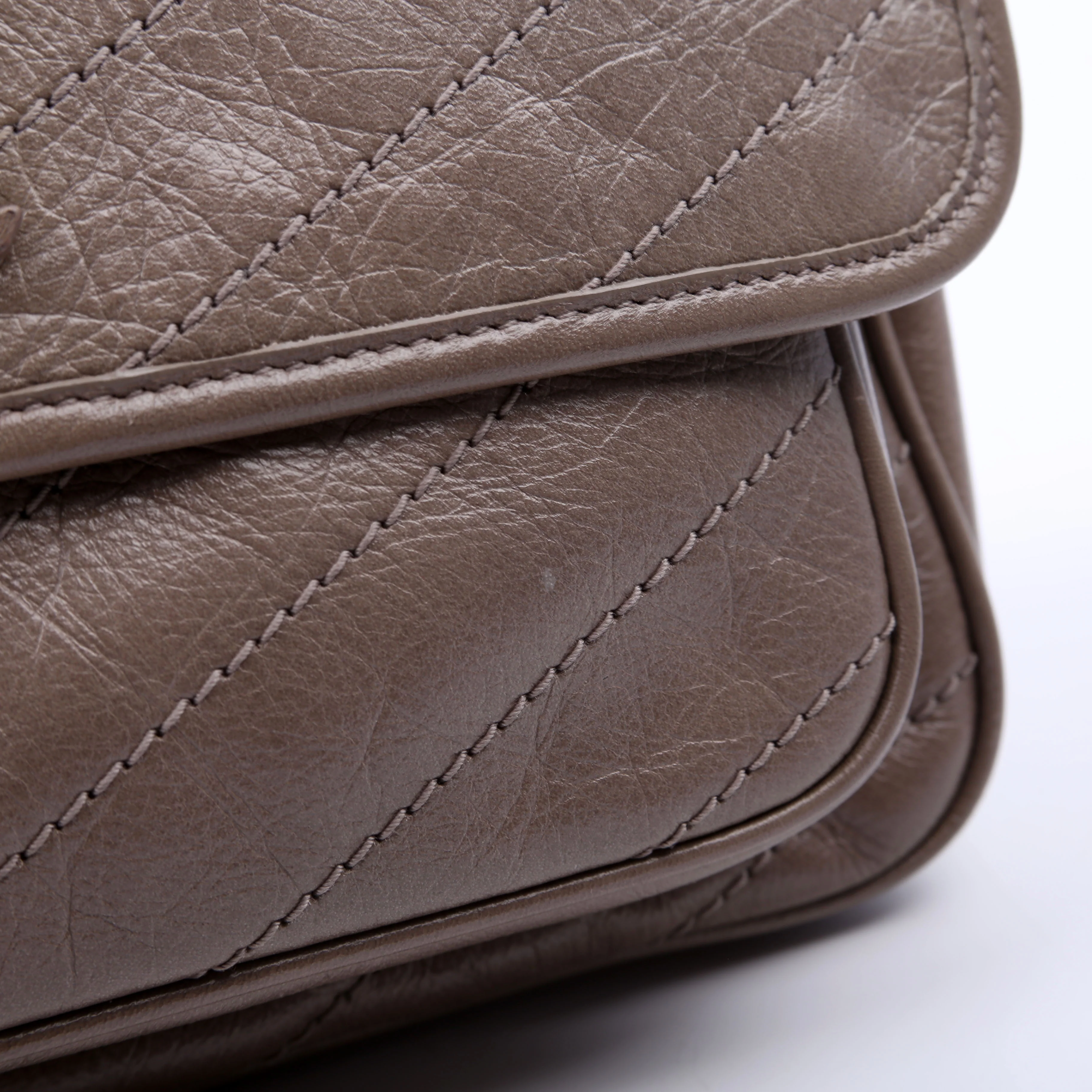 Niki medium Crinkle Leather Taupe - Image 9