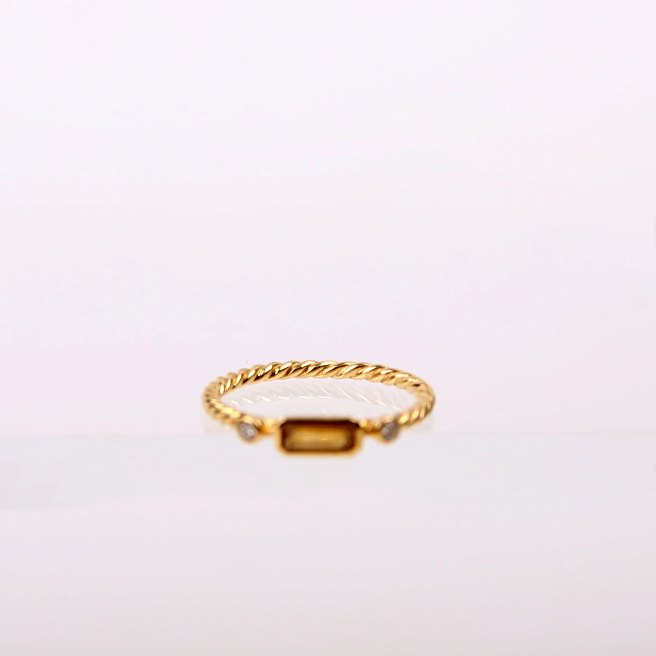 Novella 750/Citrine/Diamond Ring Size 6 Gold - Image 2